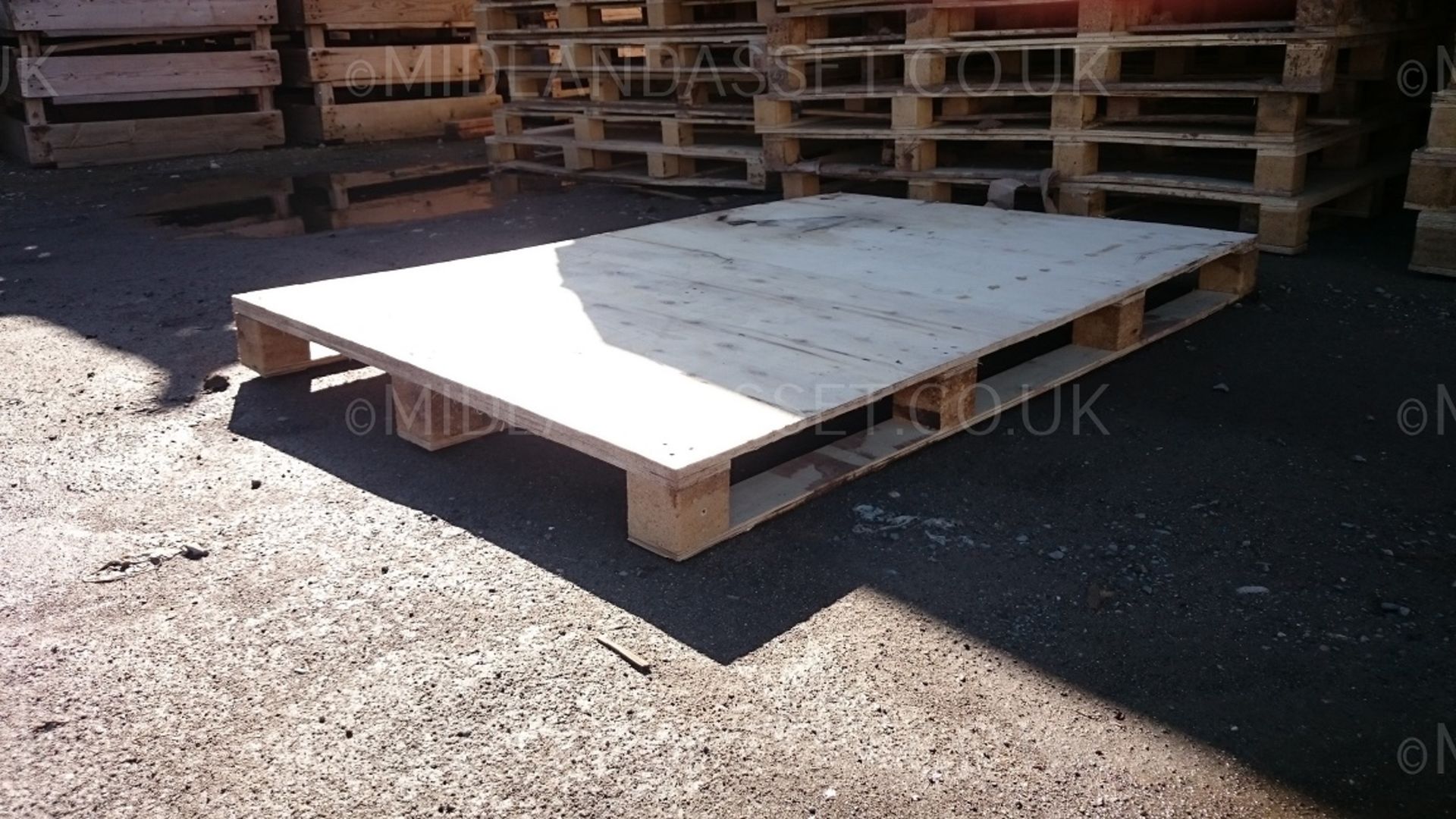 PLY TOP PALLETS IN PACKS OF 10   4 WAY ENTRY PLY BOARDED DIMENSIONS:  DEPTH: 1120MM WIDTH: 1690MM NO