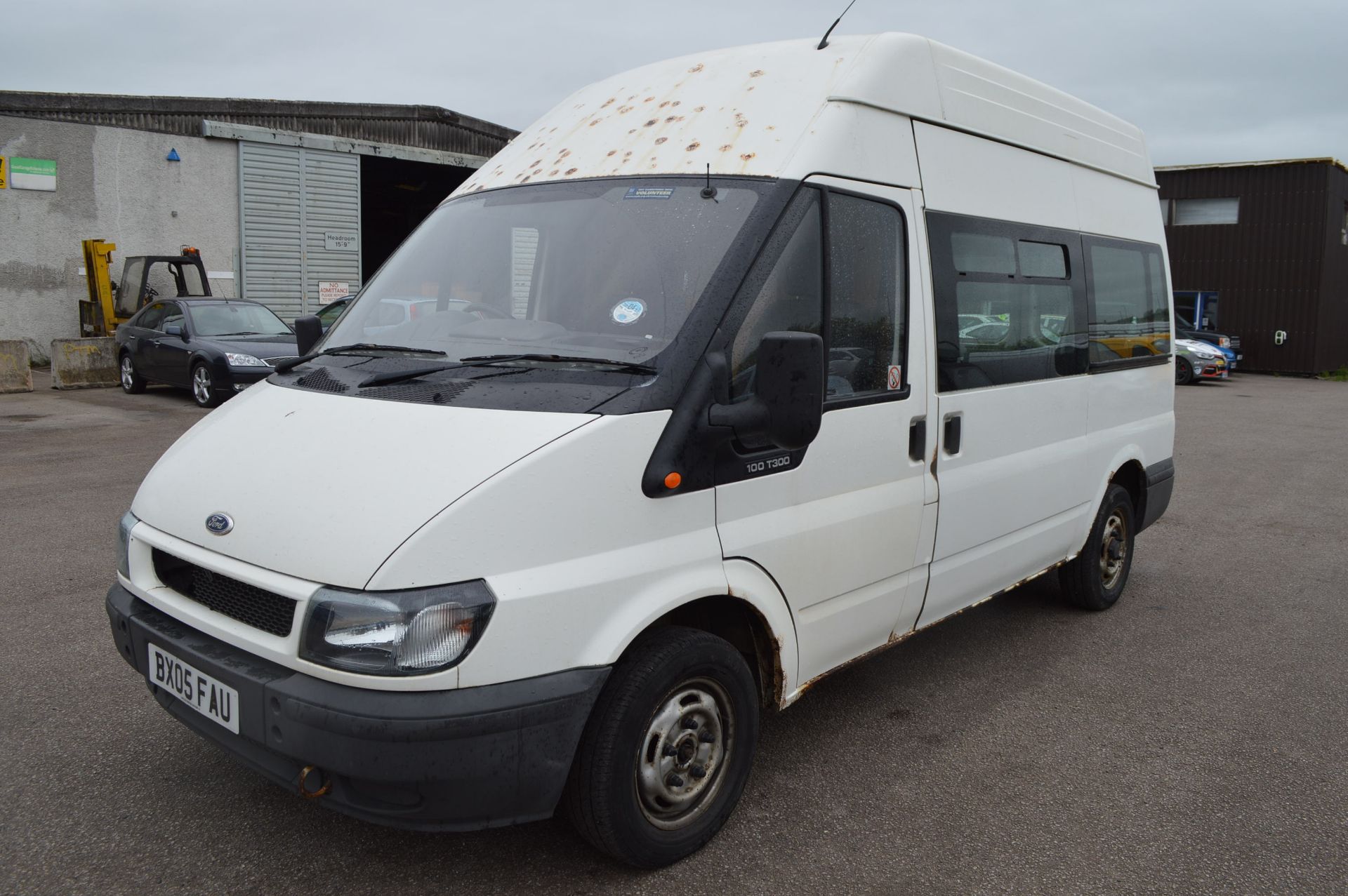 KB - 2005/05 REG FORD TRANSIT 300 MWB PANEL VAN, SHOWING 1 OWNER   DATE OF REGISTRATION: 1ST MAY - Image 3 of 19