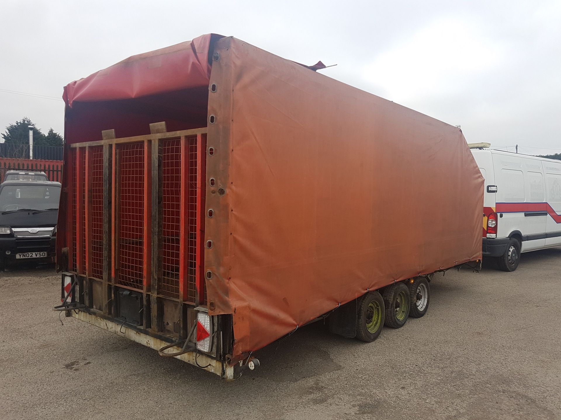 TRI-AXLE BEAVER-TAIL CAR TRANSPORTER COVERED TRAILER *PLUS VAT*   NEW AXLE SPRINGS, BRAKES AND LED - Image 8 of 13