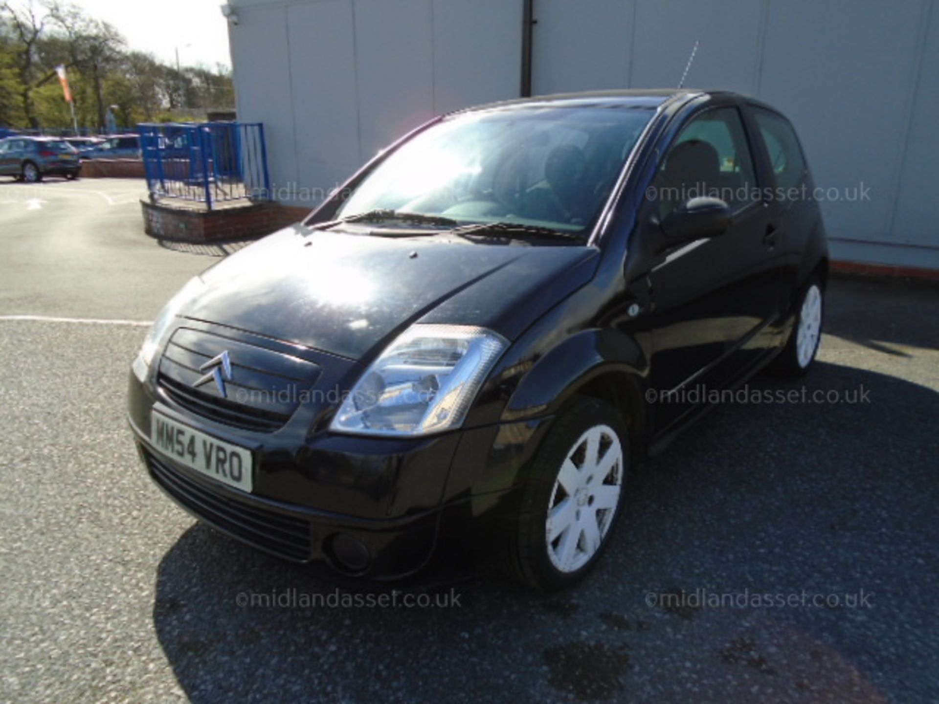 PG - 2005/54 REG CITROEN C2 DESIGN 3 DOOR HATCHBACK   DATE OF REGISTRATION: 31st JANUARY 2005 MOT: - Image 2 of 10