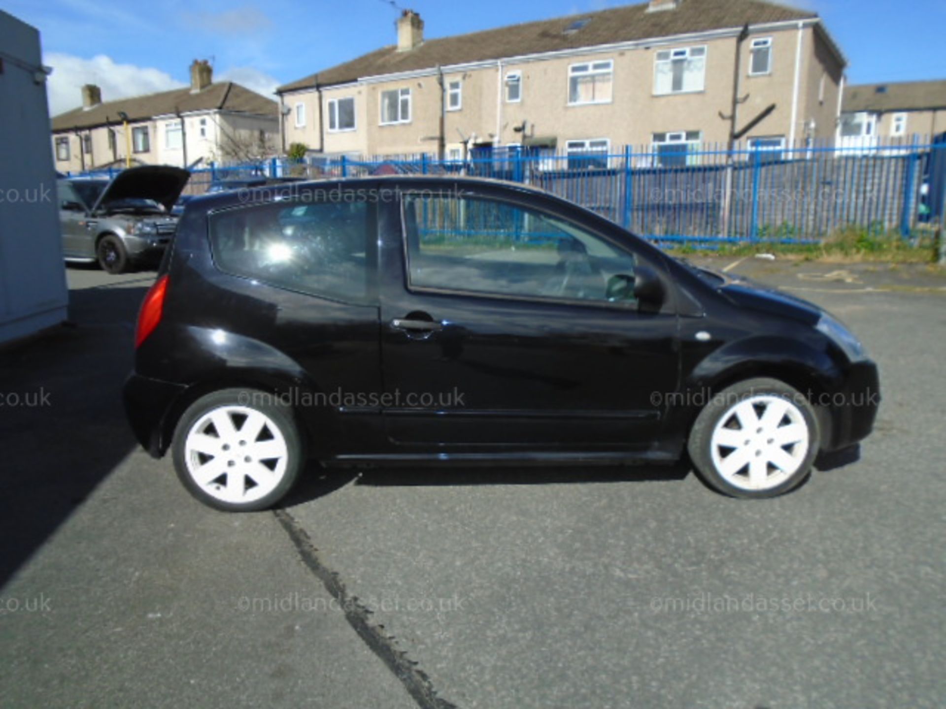 PG - 2005/54 REG CITROEN C2 DESIGN 3 DOOR HATCHBACK   DATE OF REGISTRATION: 31st JANUARY 2005 MOT: - Image 4 of 10