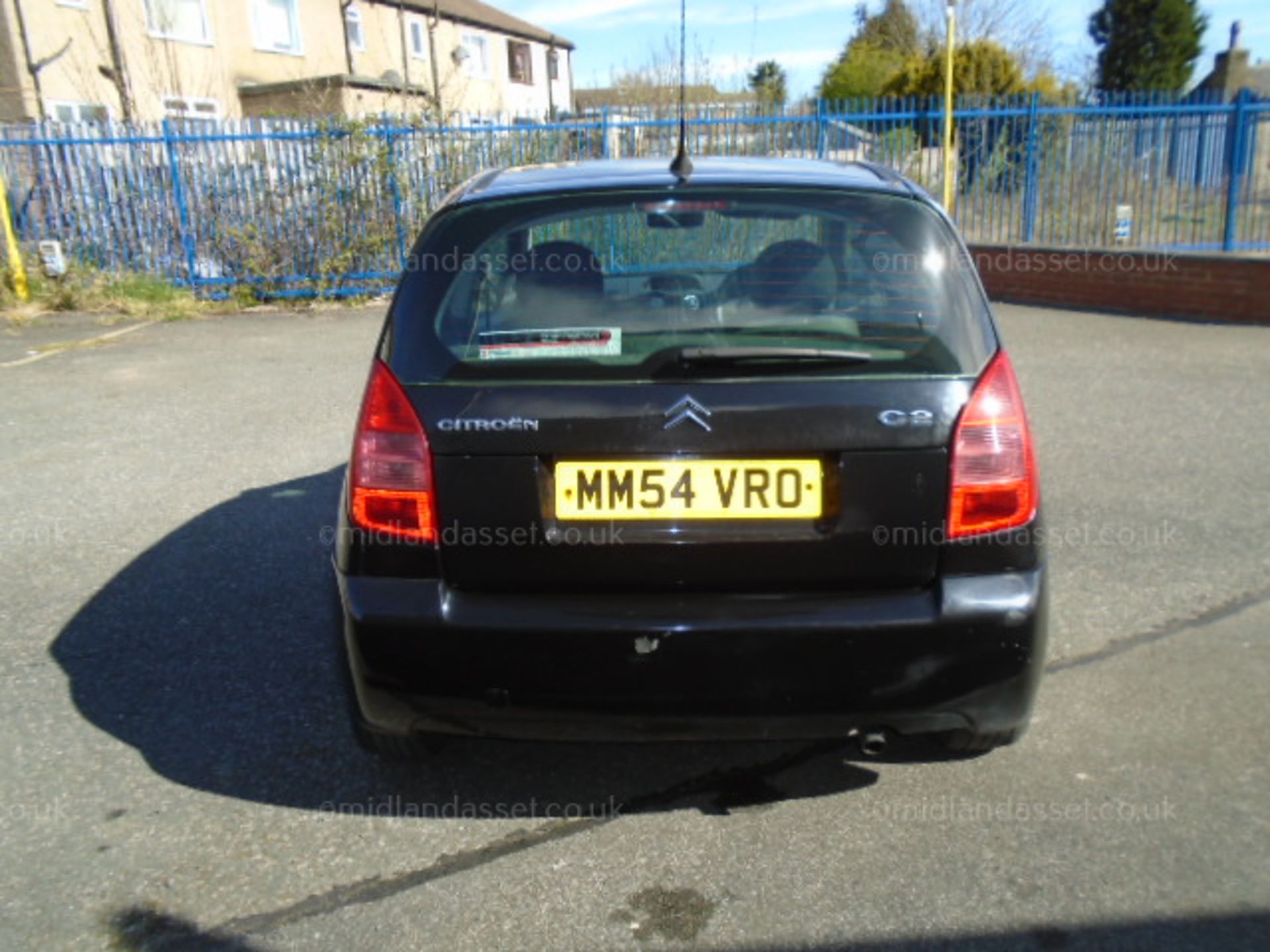 PG - 2005/54 REG CITROEN C2 DESIGN 3 DOOR HATCHBACK   DATE OF REGISTRATION: 31st JANUARY 2005 MOT: - Image 6 of 10