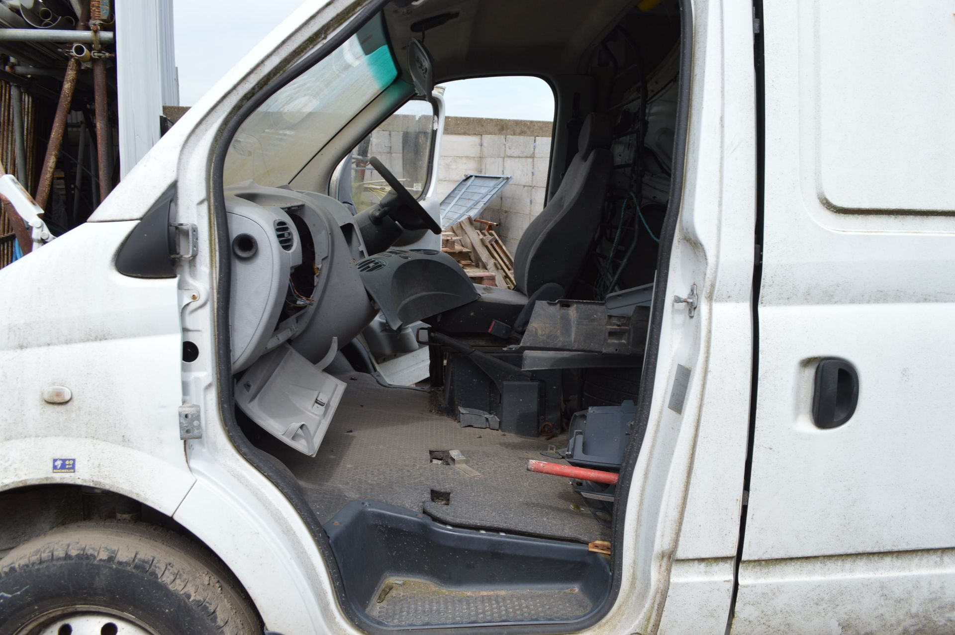 2005 LDV MAXUS LWB  VAN FOR SPARES, LOTS OF GOOD BITS LEFT. BUYER TO COLLECT COMPLETE.   STILL TOO - Image 6 of 8