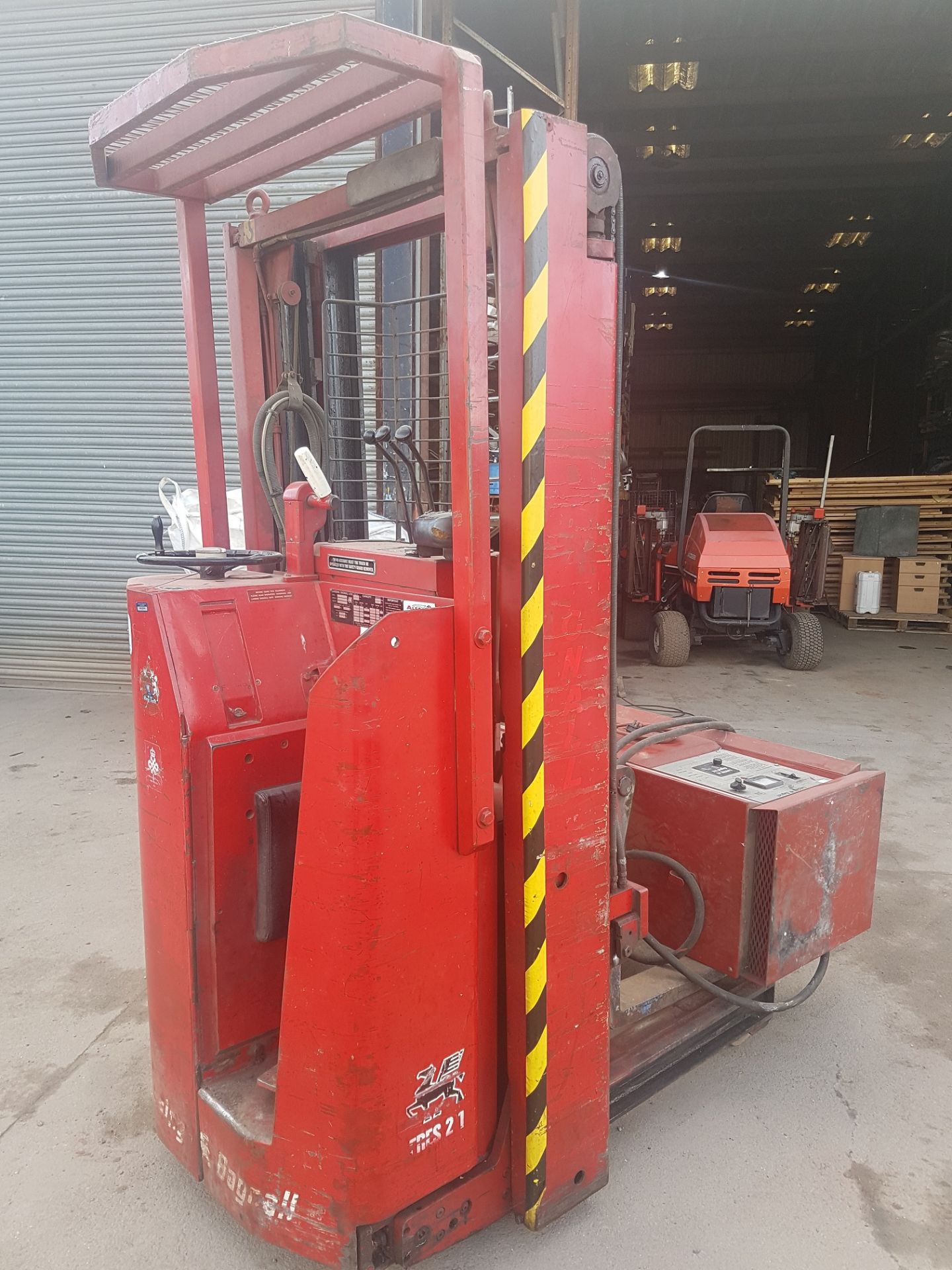 LANSING BAGNALL FRES 21 ELECTRIC FORKLIFT, GOOD BATTERY *PLUS VAT*   BATTERY CHARGER INCLUDED - Image 9 of 19