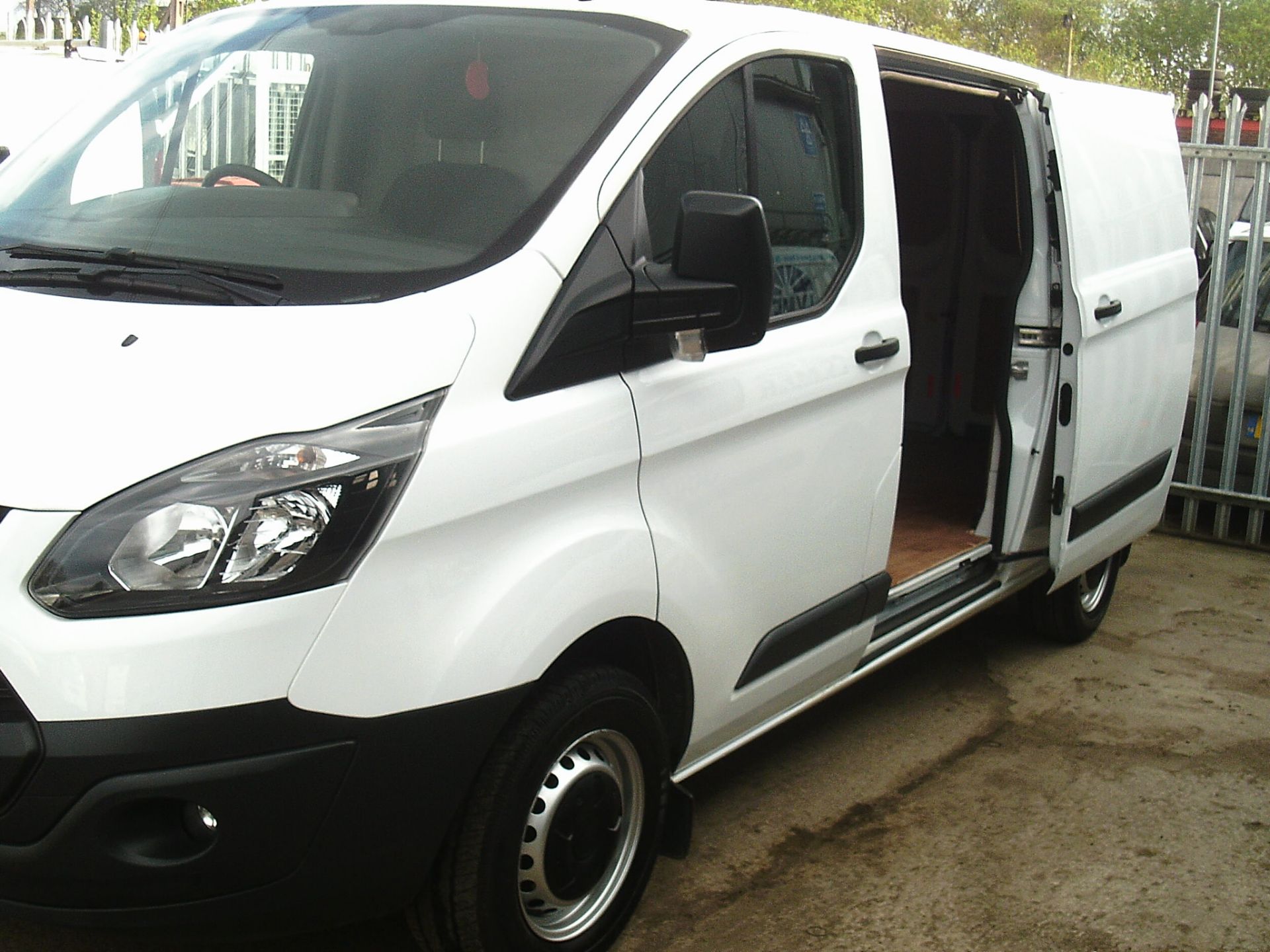 NL - 2015/15 REG FORD TRANSIT CUSTOM 290 ECO-TECH LONG-WHEEL BASE, SHOWING 1 OWNER *PLUS VAT*   DATE - Image 2 of 11