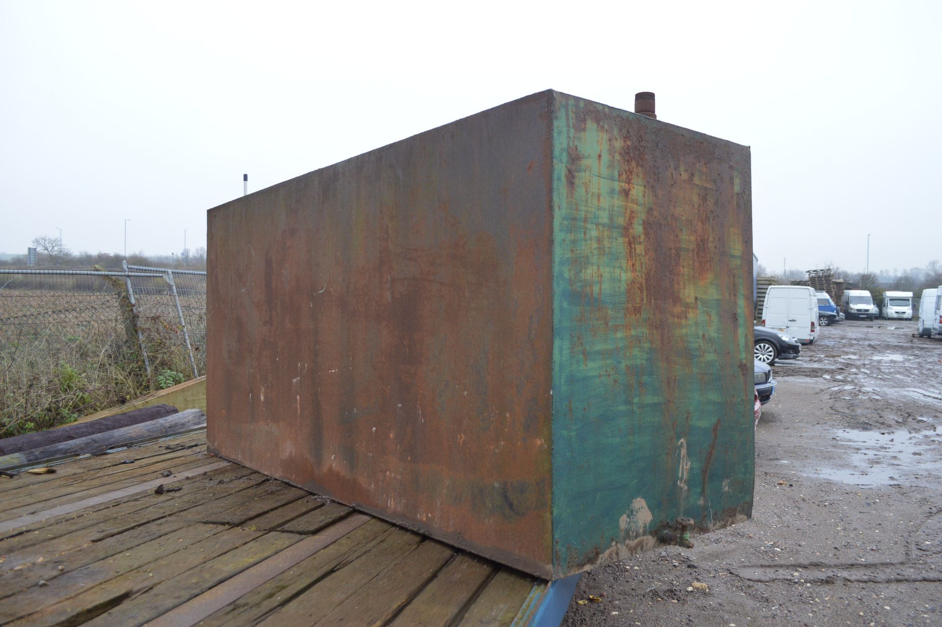 KB - APPROX 2,000 LITRE FUEL TANK *NO VAT* NO RESERVE   COLLECTION / VIEWING FROM MARKHAM MOOR, DN22 - Image 4 of 5