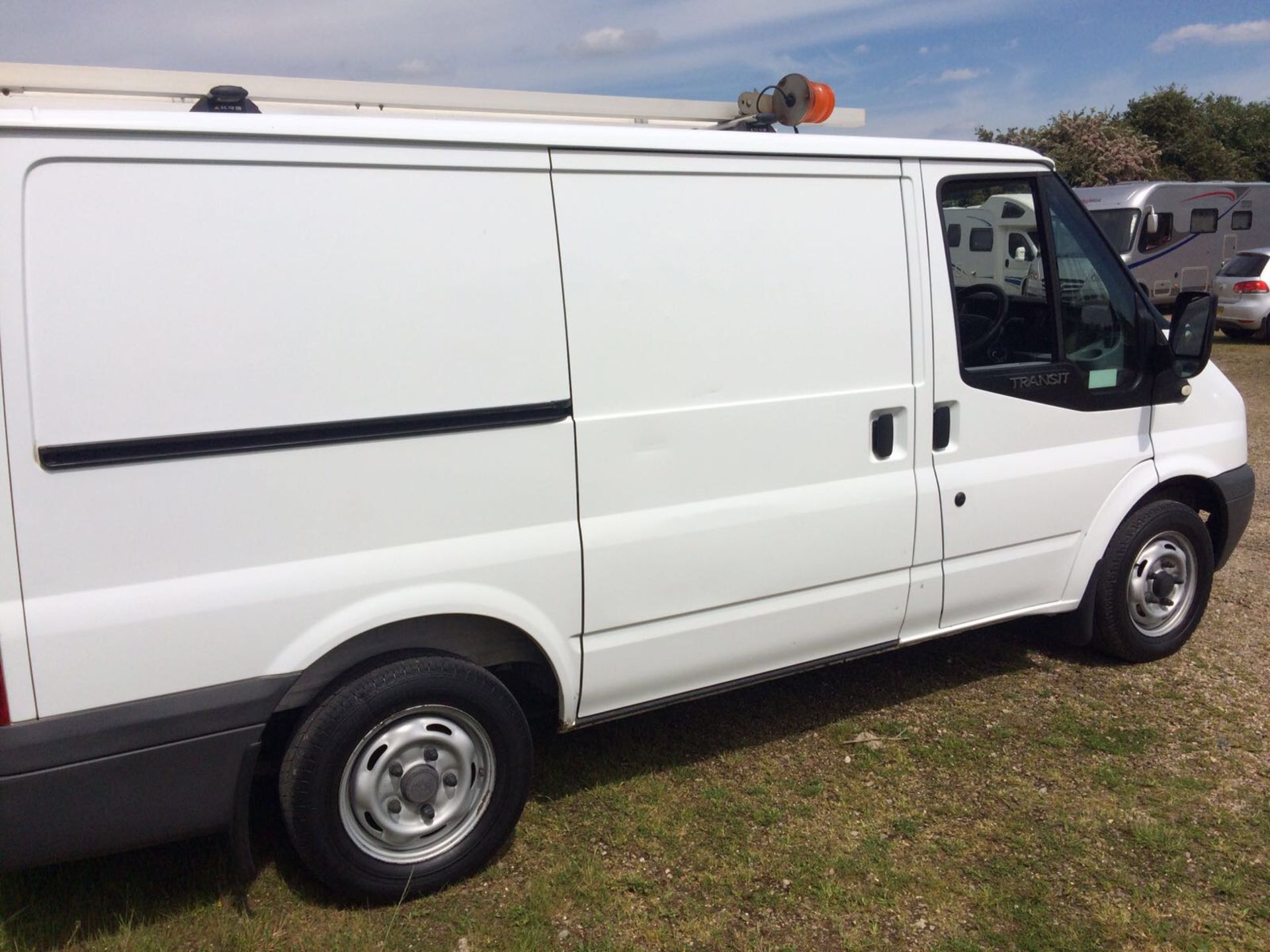 2010/10 REG FORD TRANSIT 85 T300S FWD, SHOWING 1 OWNER *PLUS VAT* - Image 5 of 25