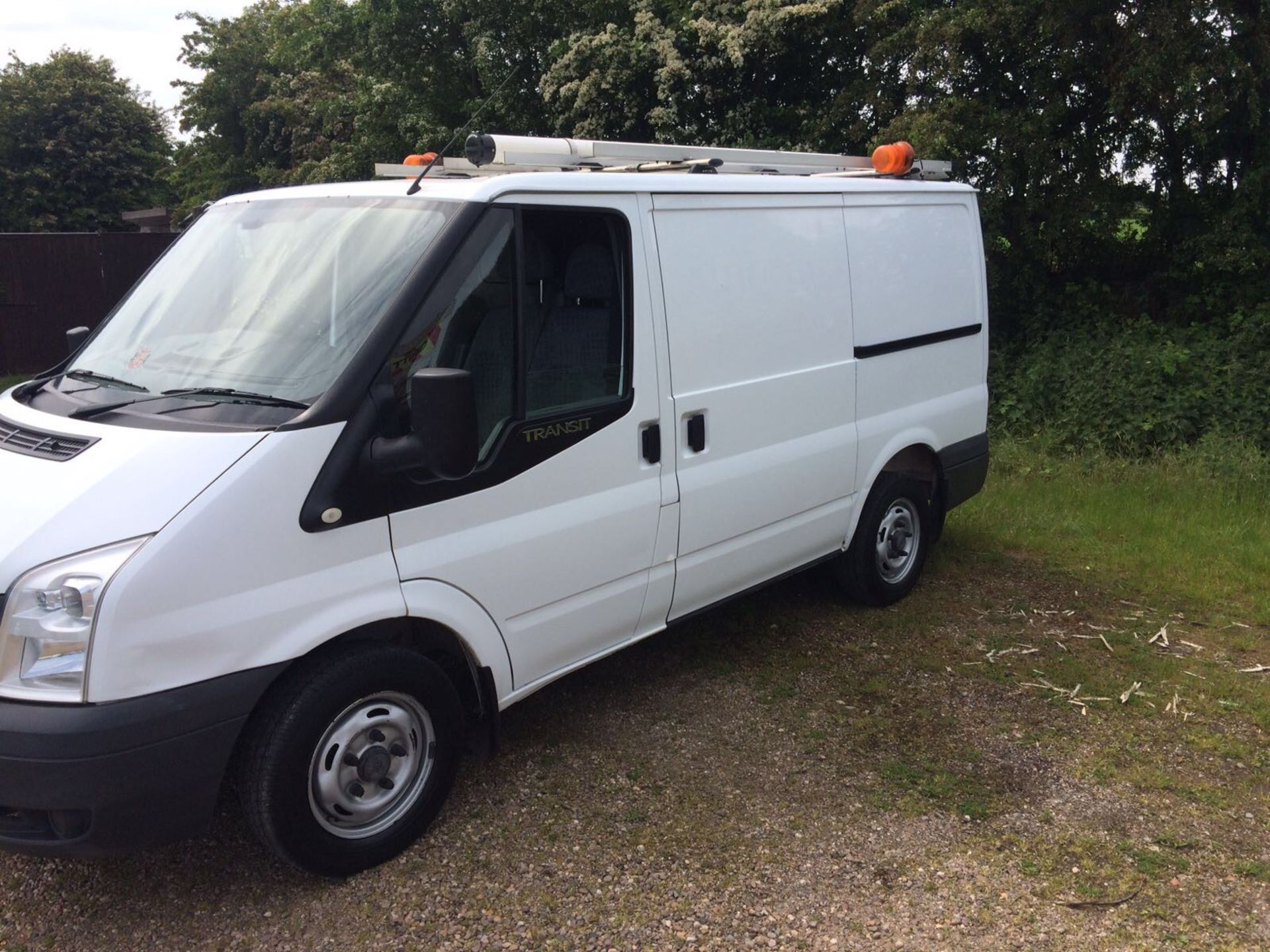 2010/10 REG FORD TRANSIT 85 T300S FWD, SHOWING 1 OWNER *PLUS VAT* - Image 8 of 25