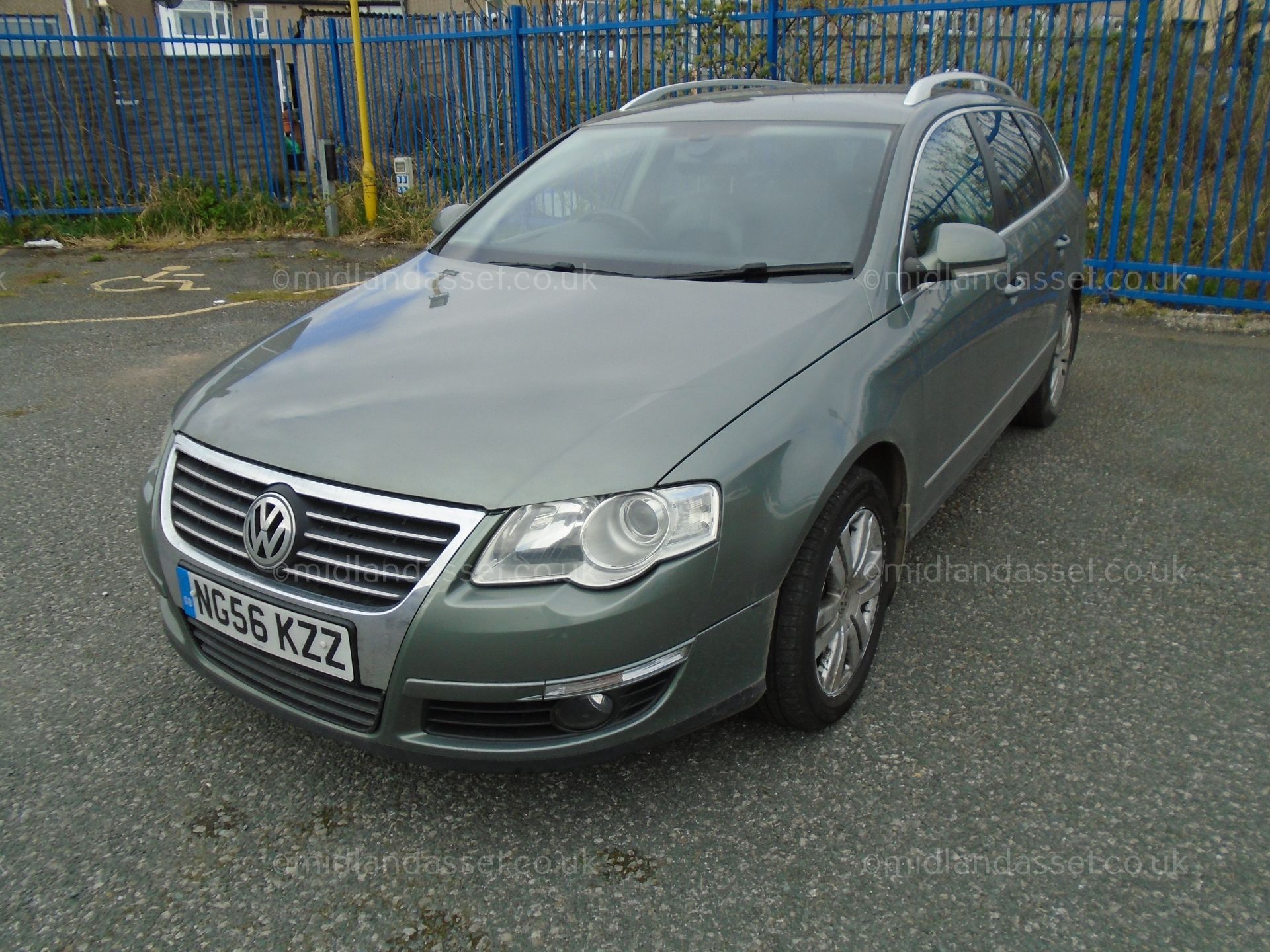 PG - 2006/56 REG VOLKSWAGEN PASSAT SEL TDI ESTATE   DATE OF REGISTRATION: 12th DECEMBER 2006 MOT: - Image 2 of 11