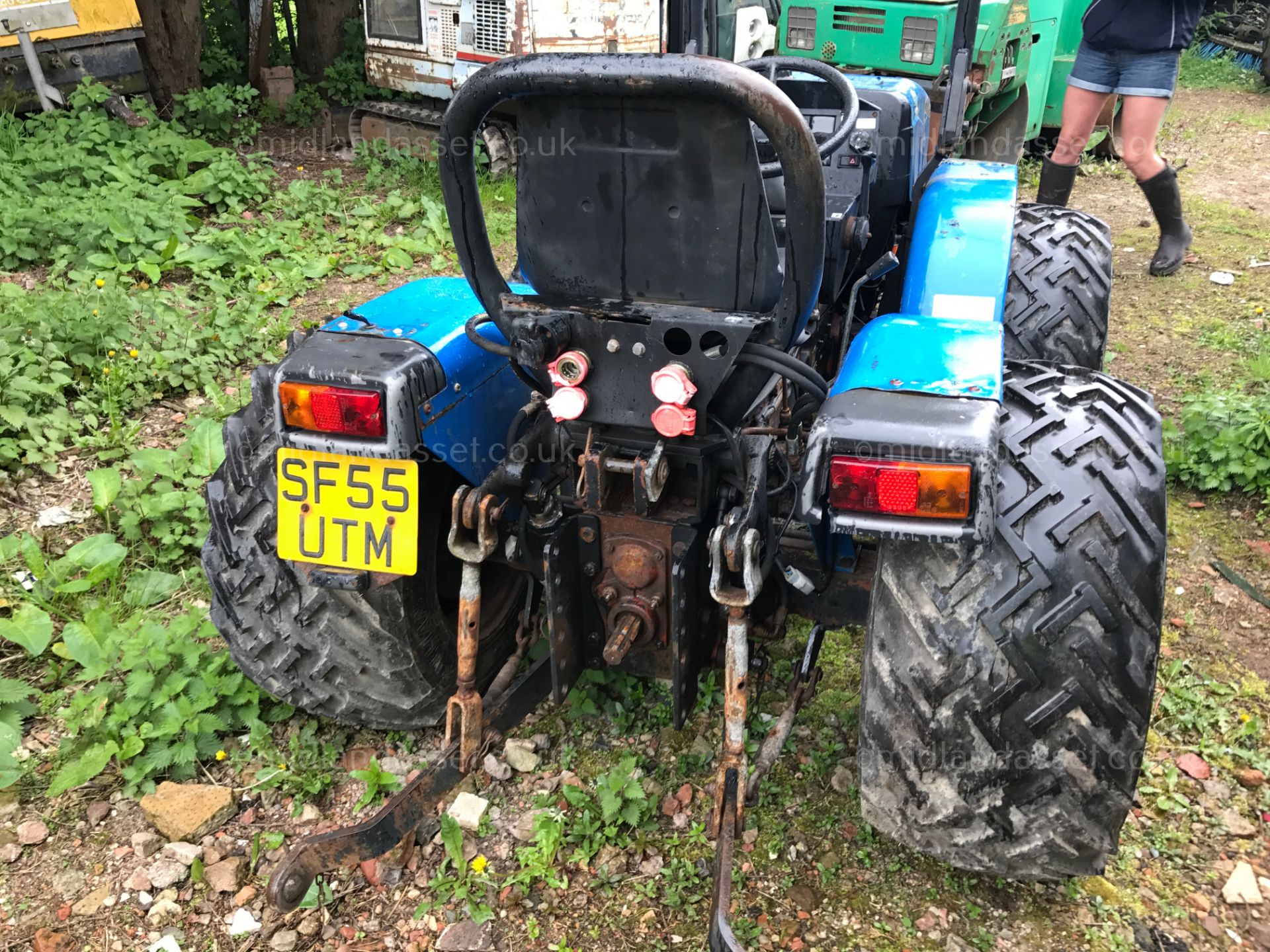 DS - VICTOR 400 VCS ARTICULATED TRACTOR   YEAR UNKNOWN GOOD WORKING ORDER SHOWING 1,073 HOURS (UN- - Image 4 of 6