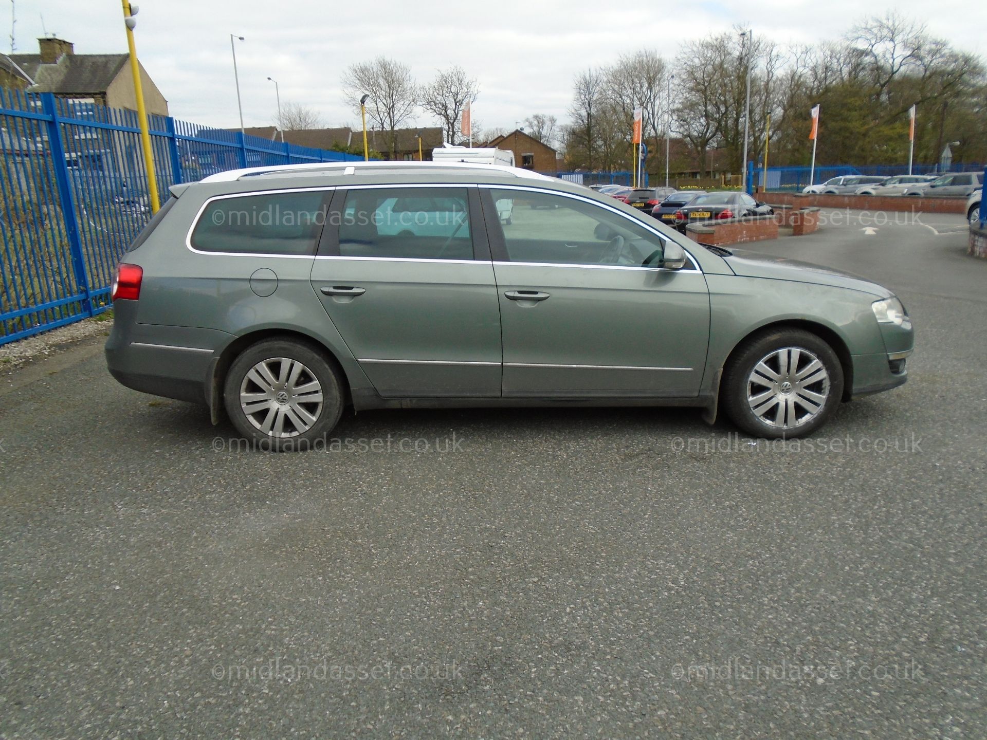 PG - 2006/56 REG VOLKSWAGEN PASSAT SEL TDI ESTATE   DATE OF REGISTRATION: 12th DECEMBER 2006 MOT: - Image 4 of 11