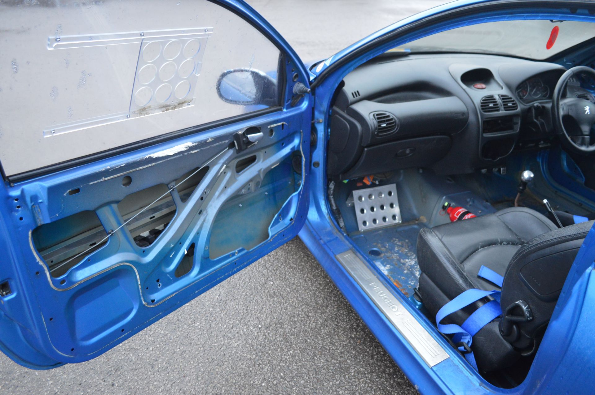 2003/03 REG PEUGEOT 206 GTI 180HP FAST TRACK DAY CAR  HAS THE 'VAN' PANELS FITTED INSTEAD OF REAR - Image 7 of 14