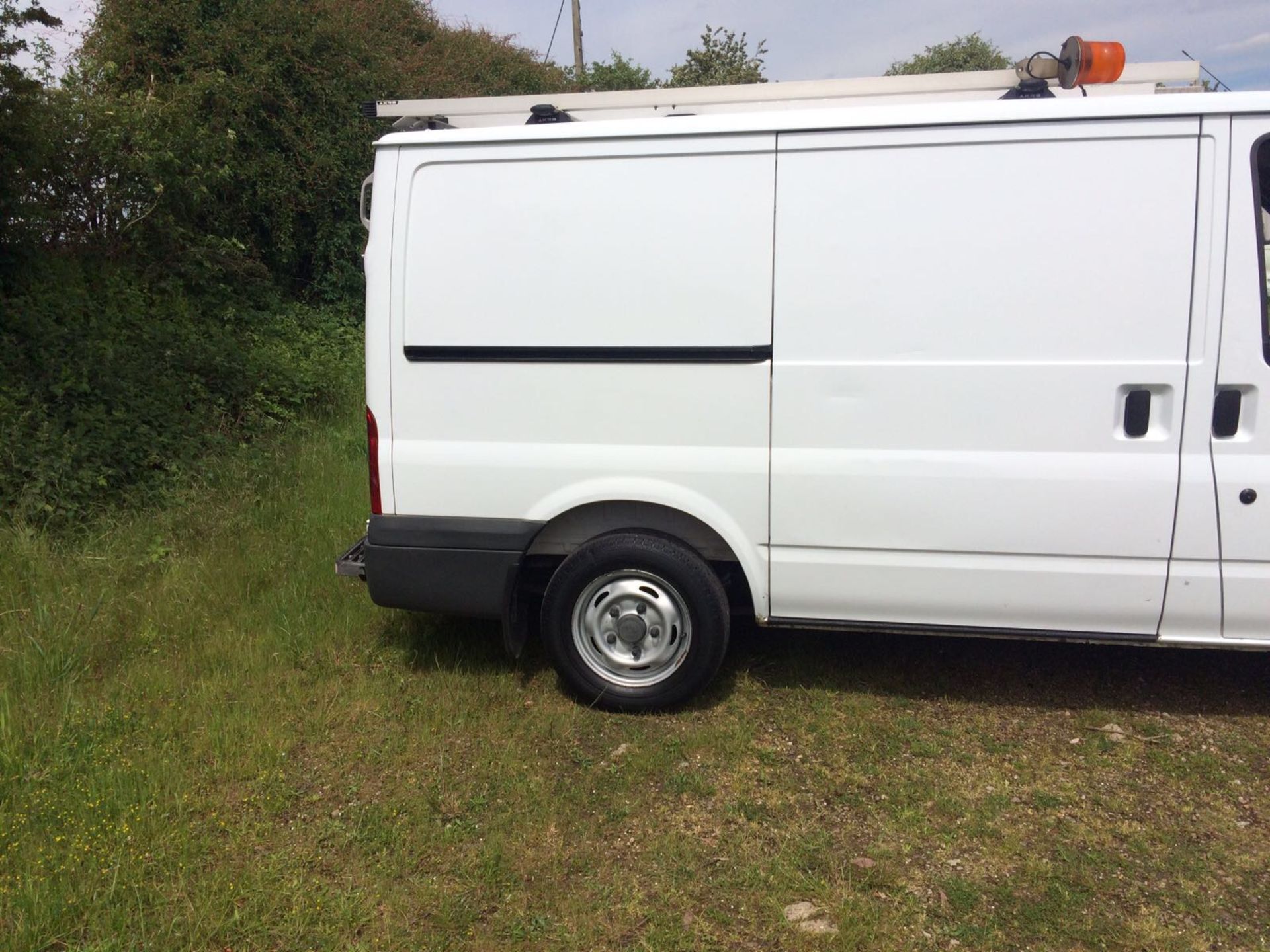 2010/10 REG FORD TRANSIT 85 T300S FWD, SHOWING 1 OWNER *PLUS VAT* - Image 4 of 25