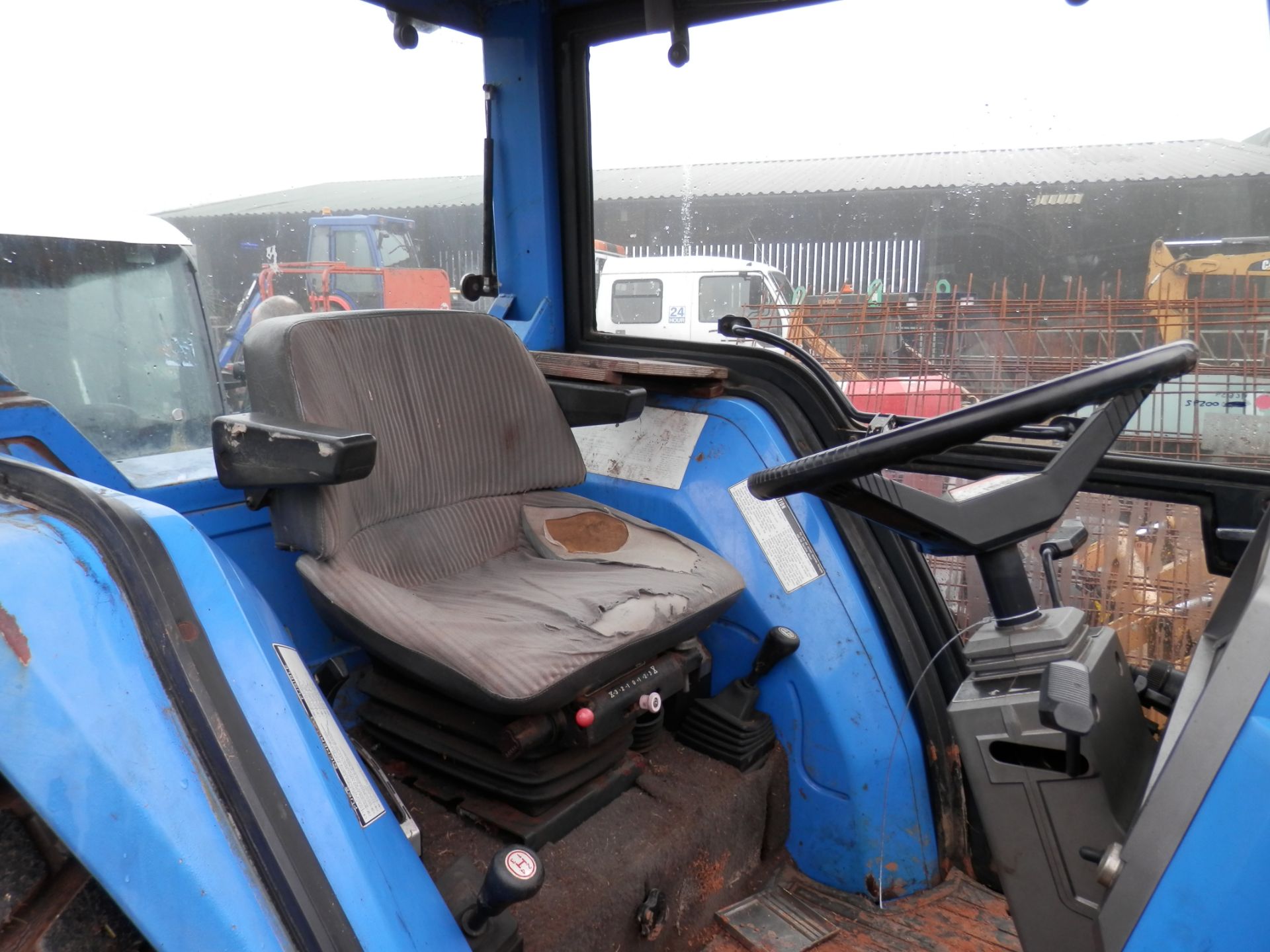 DS - ISEKI 545 TRACTOR WITH FRONT LOADER. GOOD WORKING UNIT.   DIESEL ENGINED MID SIZED TRACTOR. - Image 5 of 11