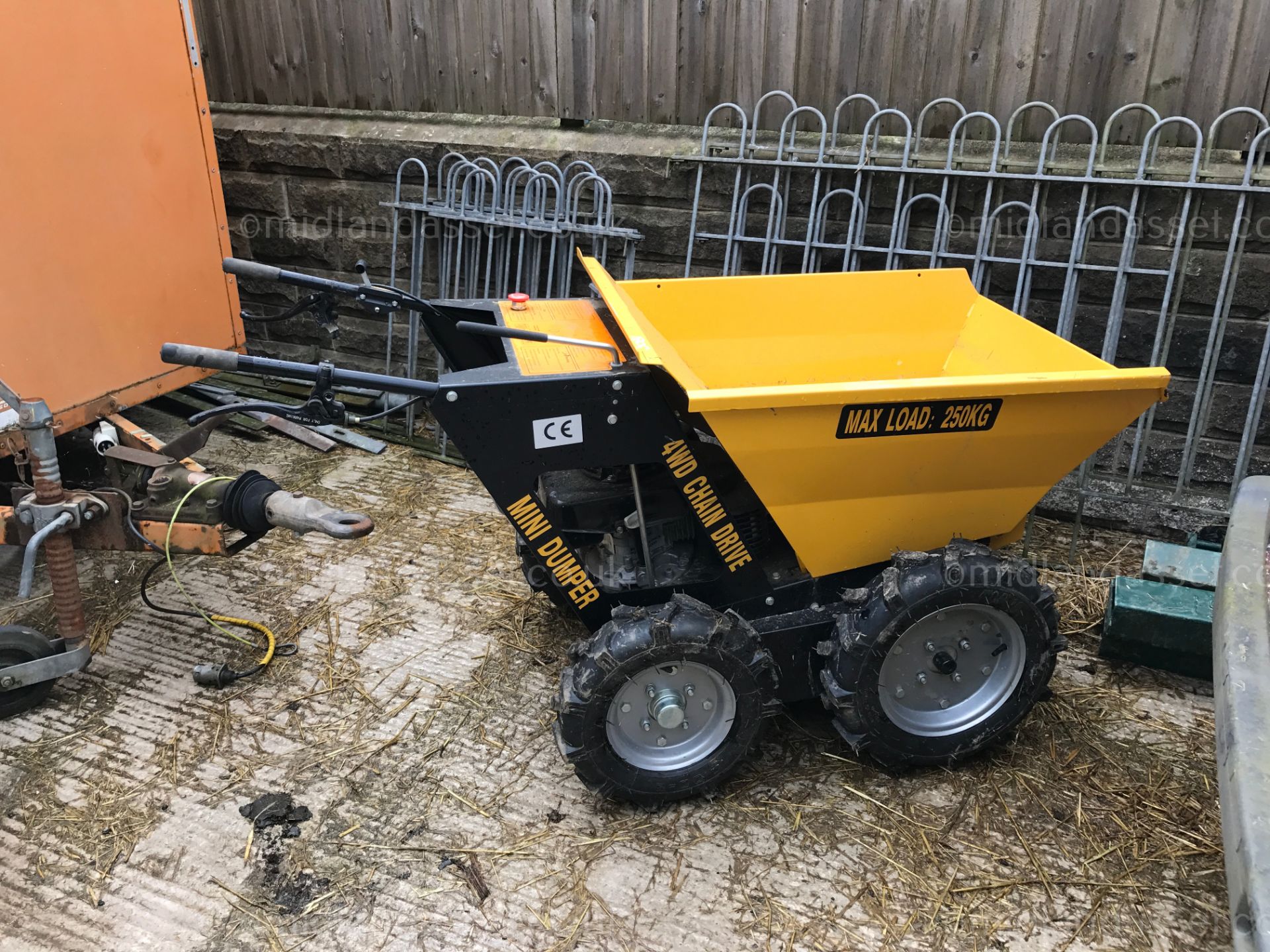 250 kg 4 WHEEL DRIVE MINI DUMPER   UN-USED CHAIN DRIVEN 4 WHEEL DRIVE CAPACITY: 250 kg HONDA - Bild 3 aus 4