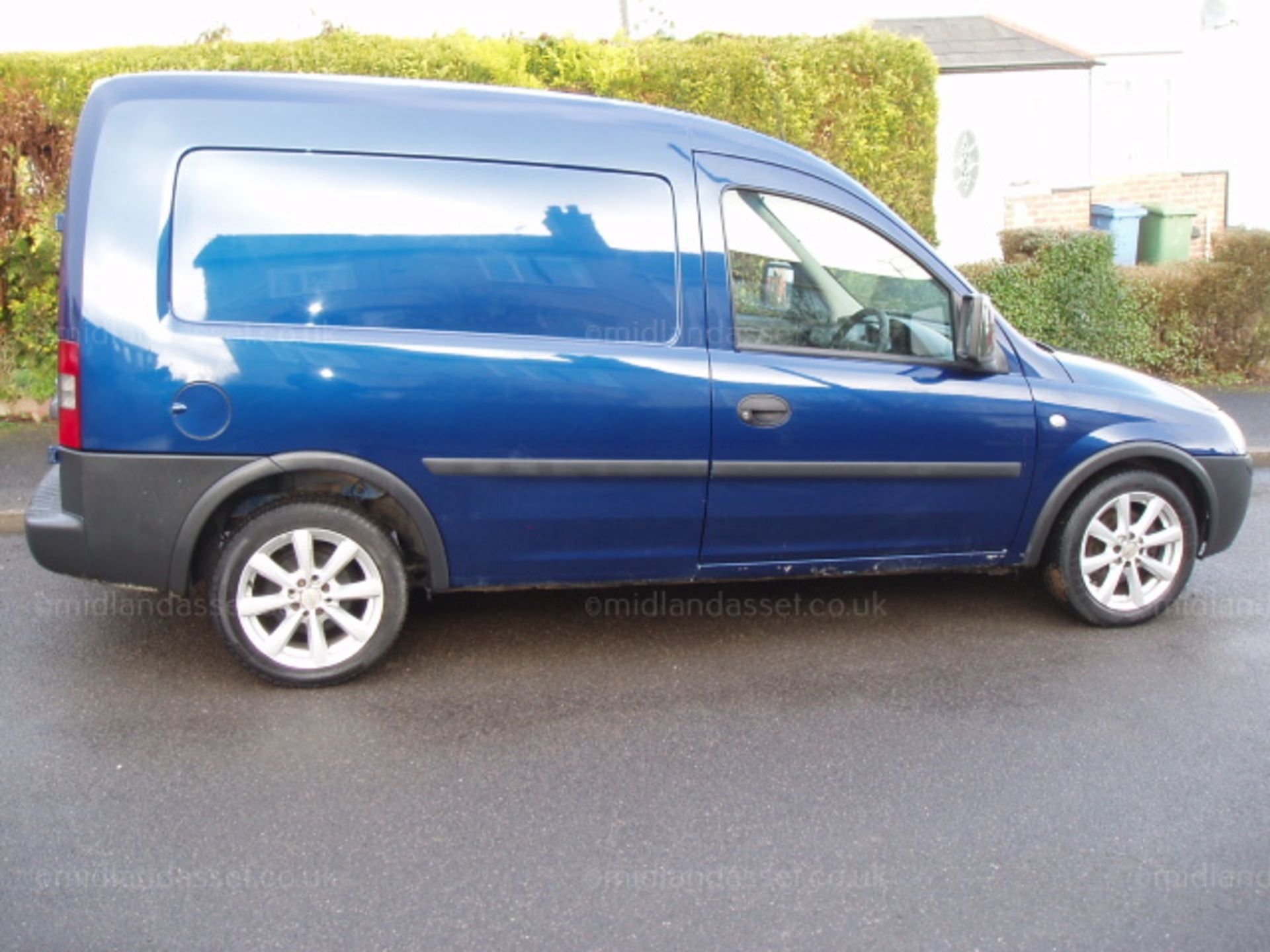 KB - 2011/61 REG VAUXHALL COMBO 1700 ECOFLEX CAR DERIVED VAN   DATE OF REGISTRATION: 30th - Image 5 of 10