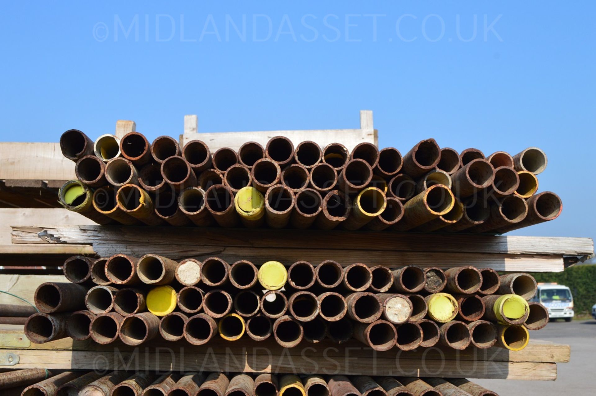 100 SCAFFOLD TUBES - 6 - 6.5 FOOT   (SOLD IN PACKS OF 100 BUT UP TO 700 AVAILABLE)   COLLECTION FROM - Bild 2 aus 3