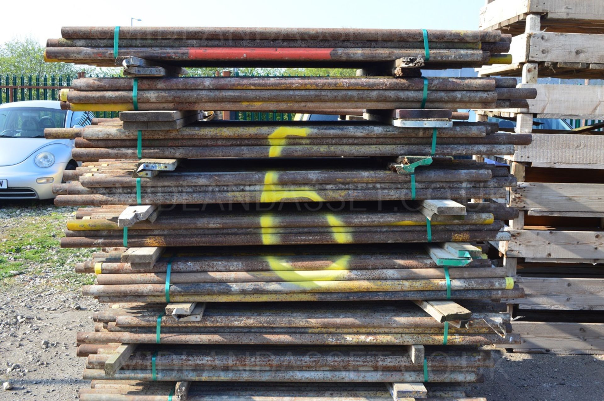 100 SCAFFOLD TUBES - 6 - 6.5 FOOT   (SOLD IN PACKS OF 100 BUT UP TO 700 AVAILABLE)   COLLECTION FROM