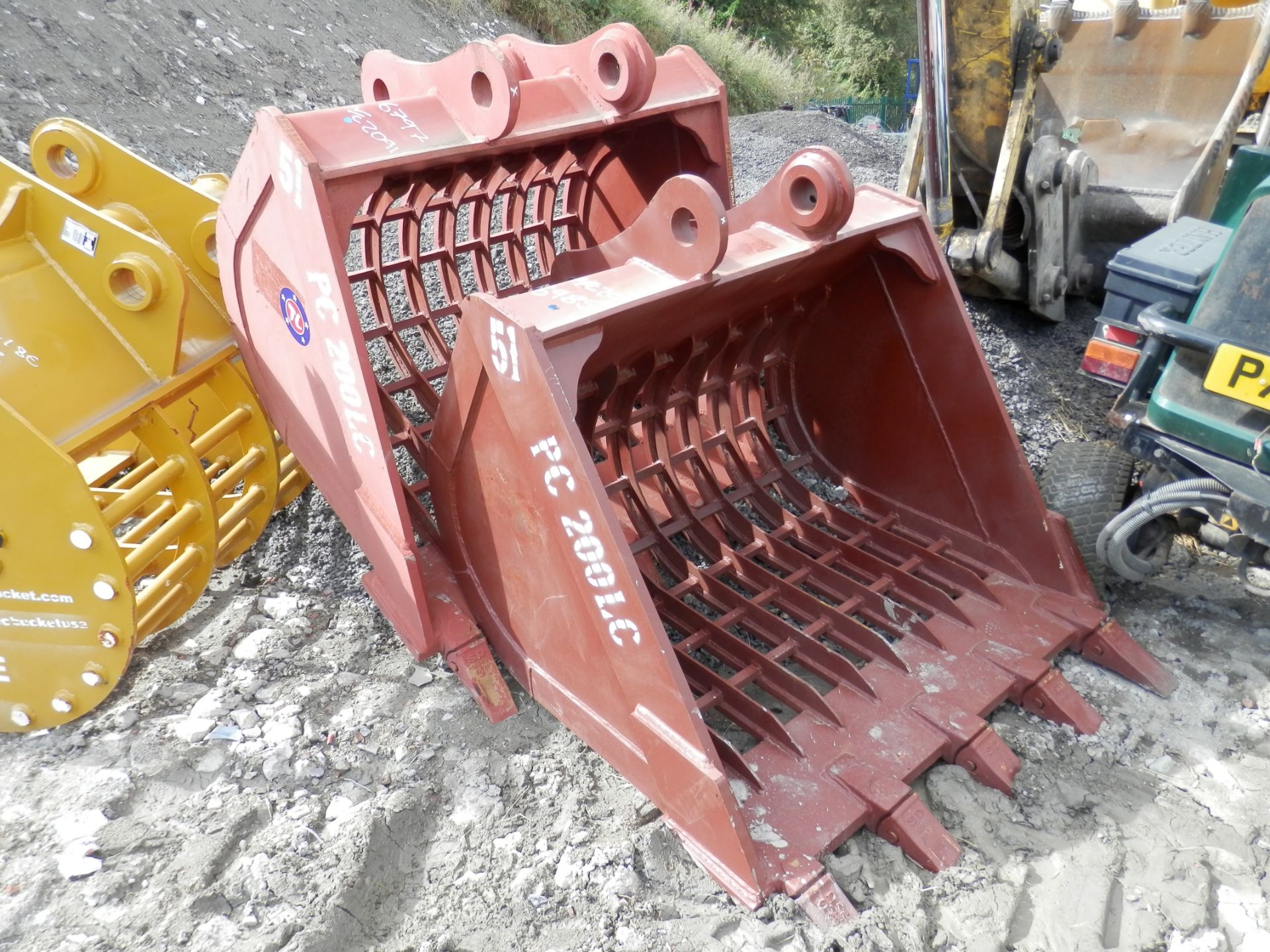 DS - 1 X RIDDLE BUCKET TO FIT KOMATSU DIGGER. NEW & UNUSED.   LISTING IS FOR 1 X RIDDLE BUCKET AS
