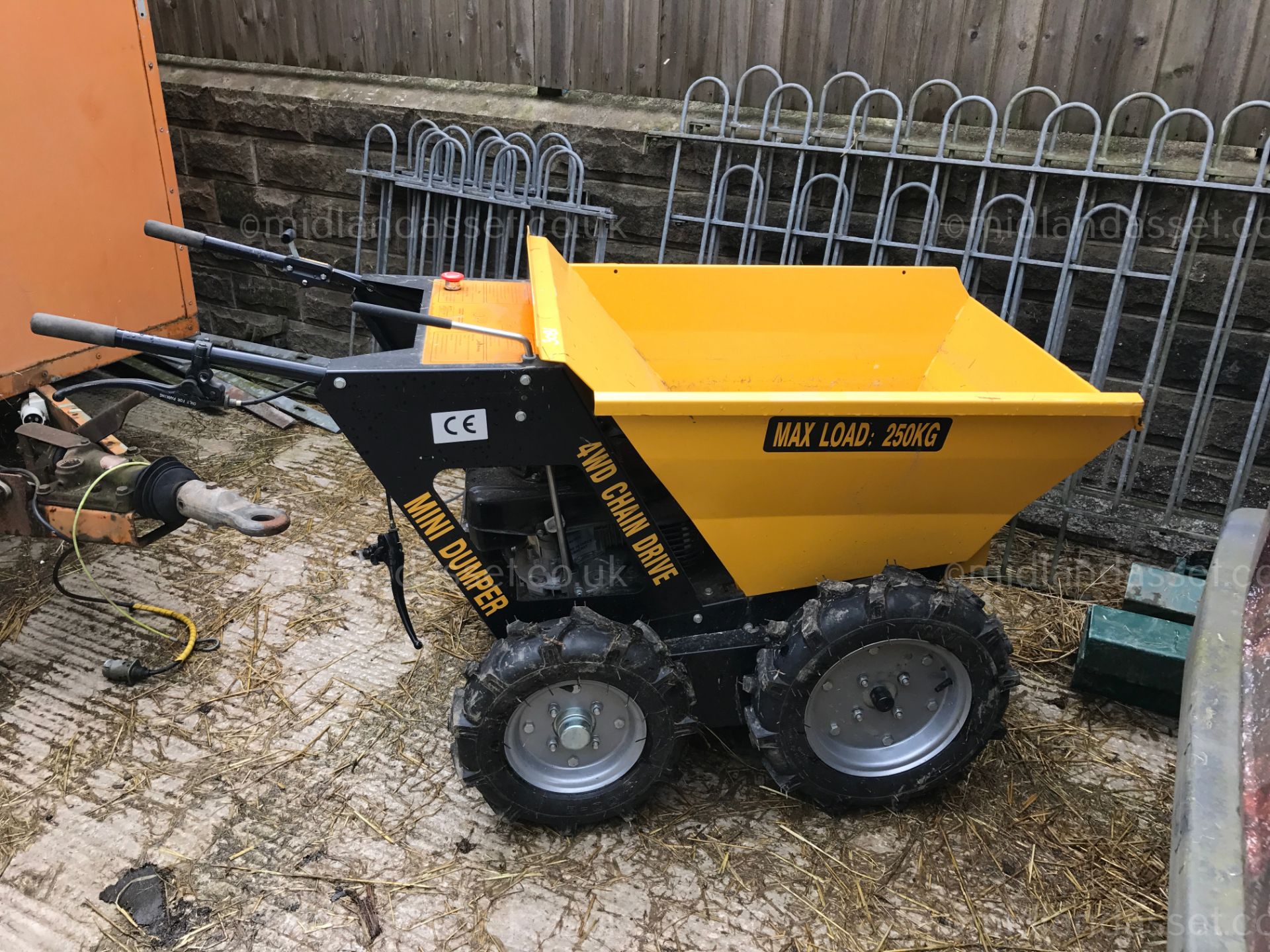 250 kg 4 WHEEL DRIVE MINI DUMPER   UN-USED CHAIN DRIVEN 4 WHEEL DRIVE CAPACITY: 250 kg HONDA