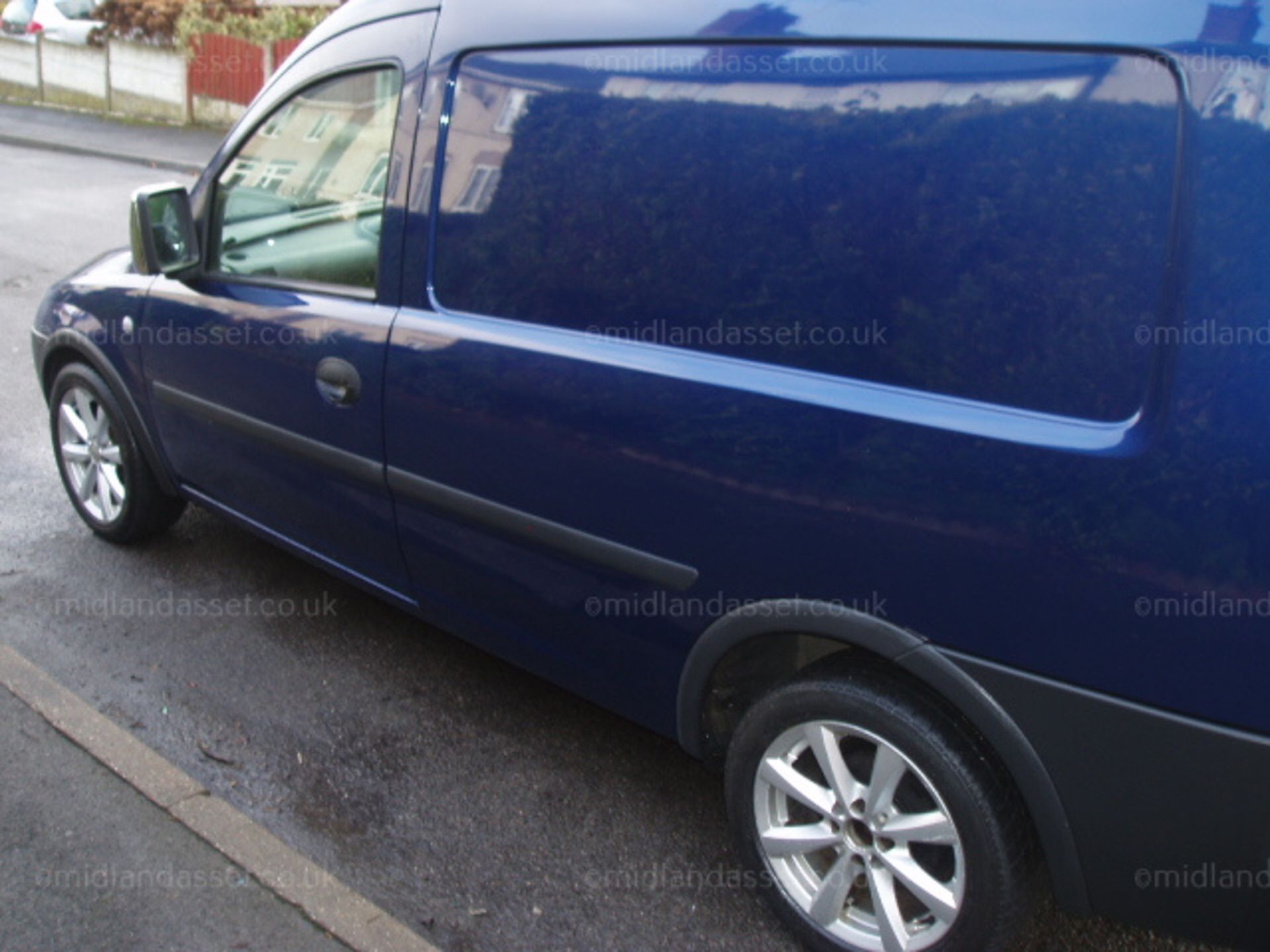 KB - 2011/61 REG VAUXHALL COMBO 1700 ECOFLEX CAR DERIVED VAN   DATE OF REGISTRATION: 30th - Image 6 of 10