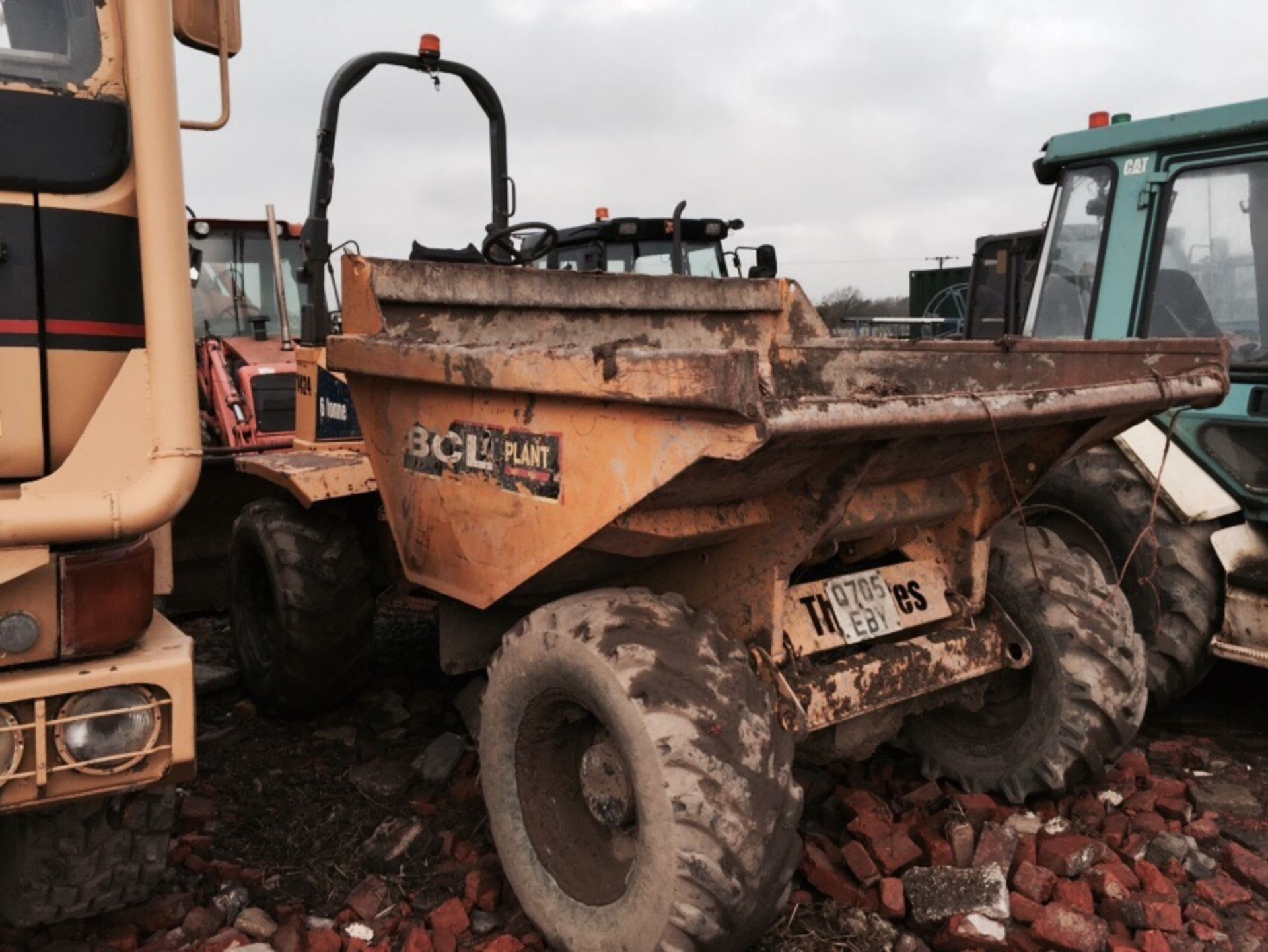 DS - 2006 THWAITES 6T DUMPER - LOW HOURS   MASS UNLADEN: 4,160 KG PAYLOAD: 6,000 KG MAX FRONT - Image 2 of 7