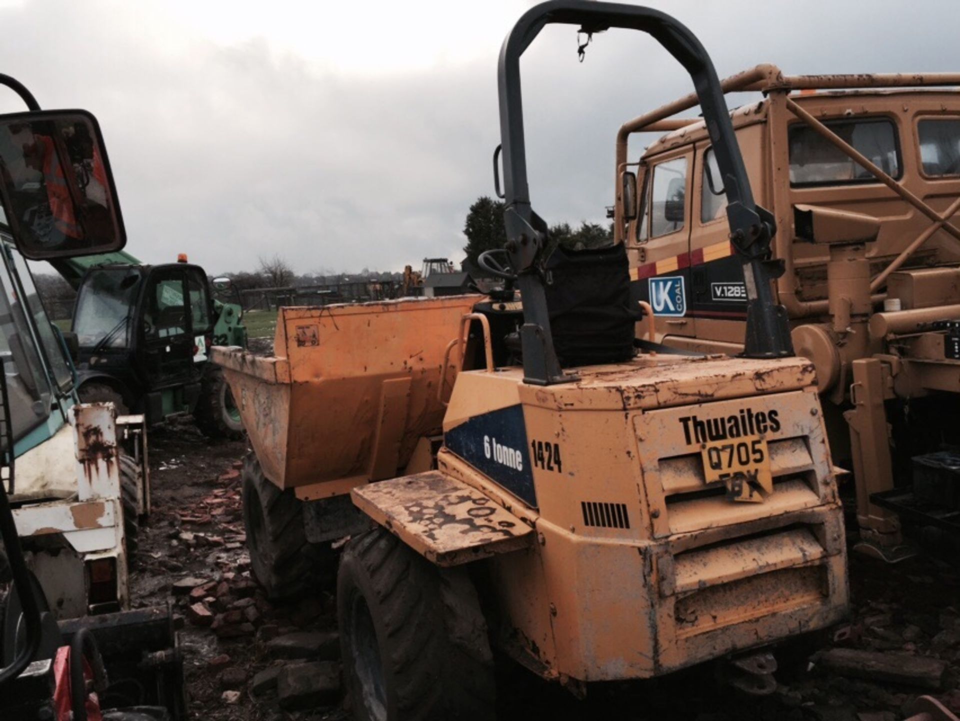 DS - 2006 THWAITES 6T DUMPER - LOW HOURS   MASS UNLADEN: 4,160 KG PAYLOAD: 6,000 KG MAX FRONT - Image 6 of 7