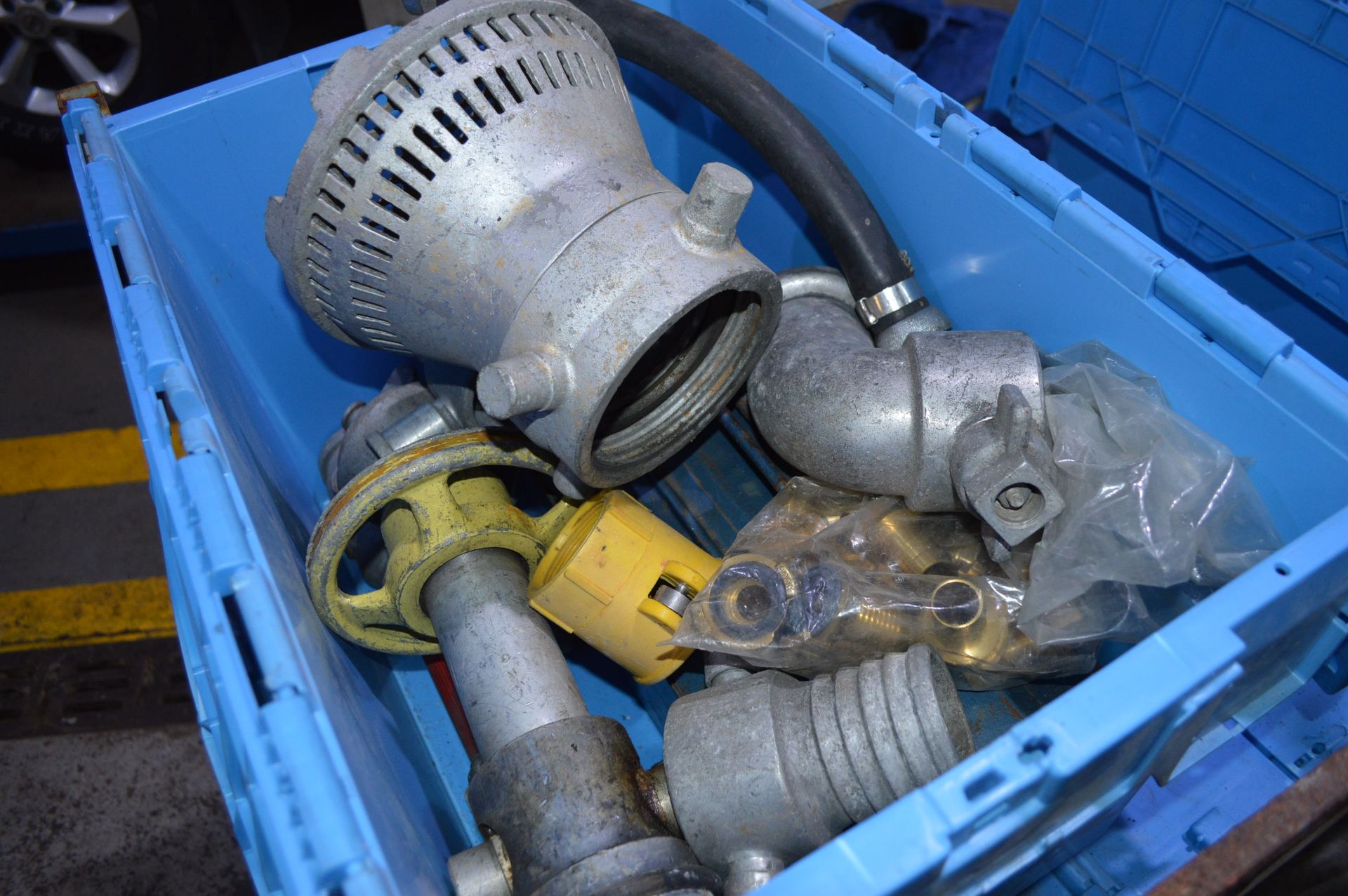 JOB LOT OF VARIOUS ITEMS, INCLUDING STOVE EQUIPMENT, BEE HIVE SMOKERS & LIFE JACKETS ETC. - Image 6 of 14
