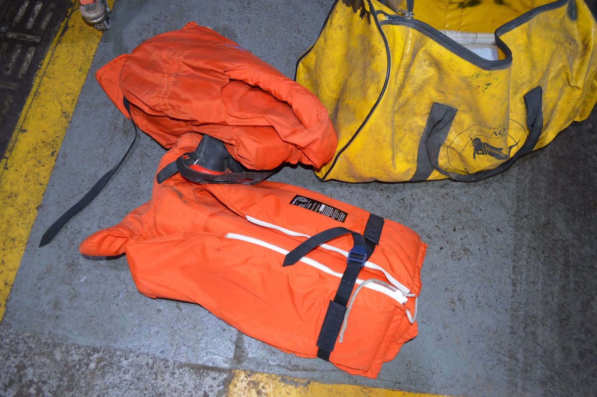 JOB LOT OF VARIOUS ITEMS, INCLUDING STOVE EQUIPMENT, BEE HIVE SMOKERS & LIFE JACKETS ETC. - Image 12 of 14