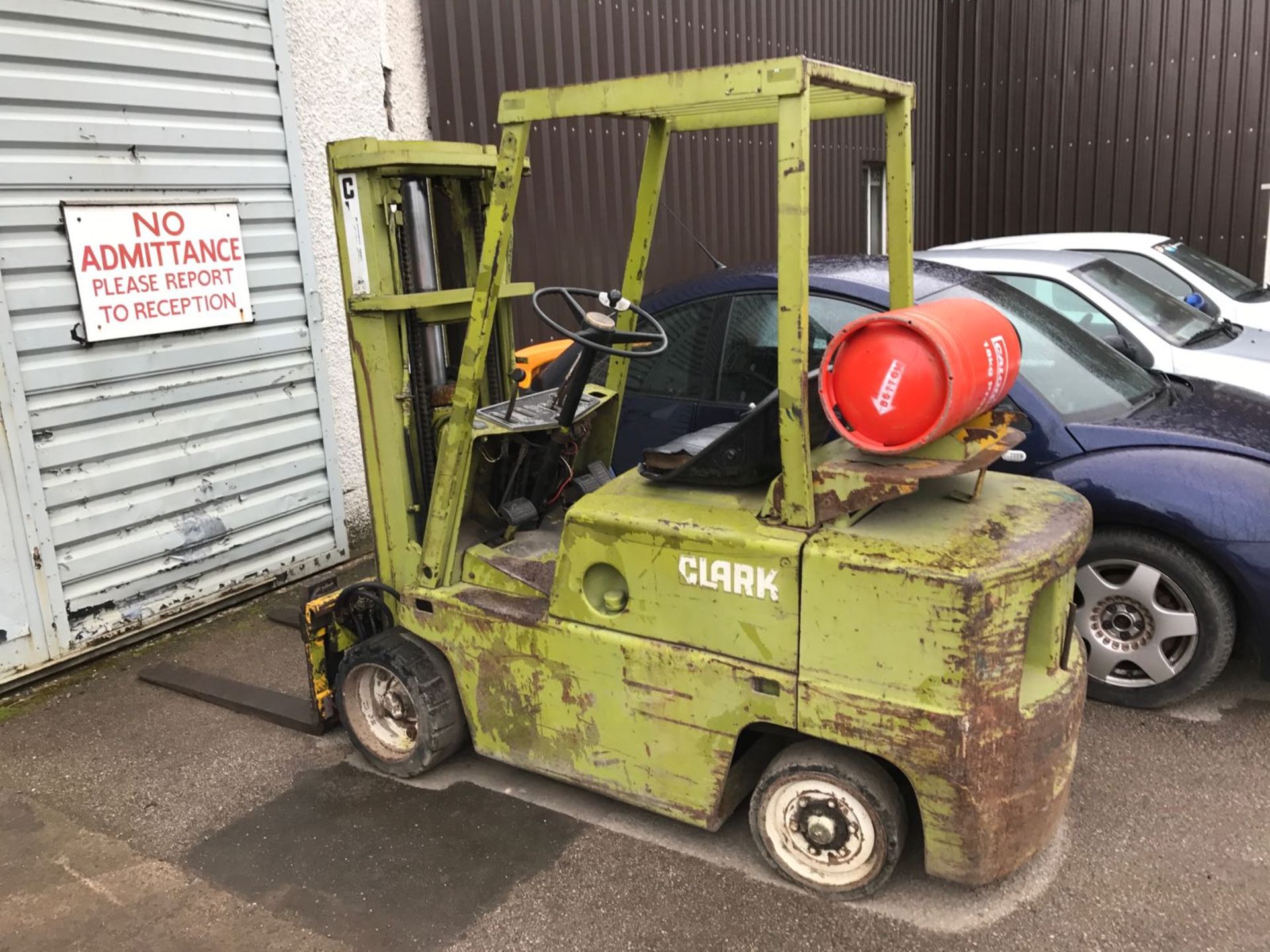 2 TONNE CLARK C500 55 FORKLIFT WITH SIDE SHIFT - SELLING AS NON RUNNER, WILL NOT START   NO