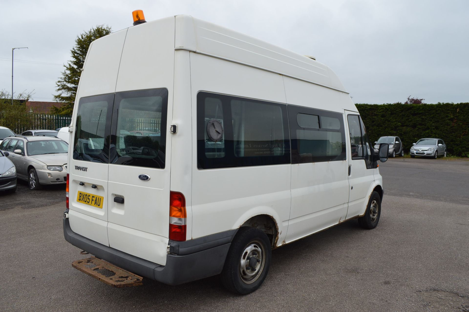 2005/05 REG FORD TRANSIT 300 MWB PANEL VAN, SHOWING 1 OWNER   DATE OF REGISTRATION: 1ST MAY - Image 6 of 19