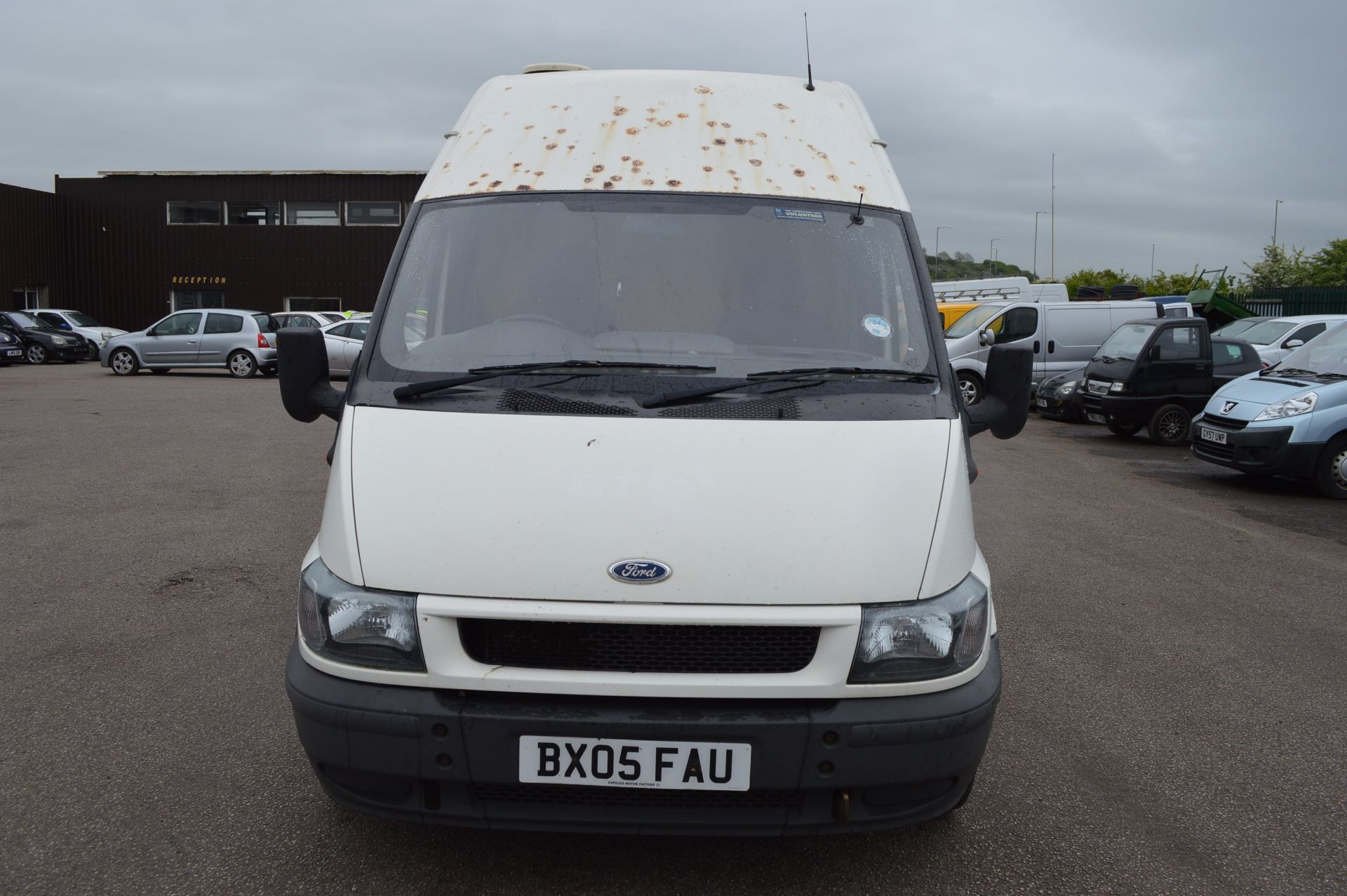 2005/05 REG FORD TRANSIT 300 MWB PANEL VAN, SHOWING 1 OWNER   DATE OF REGISTRATION: 1ST MAY - Image 2 of 19