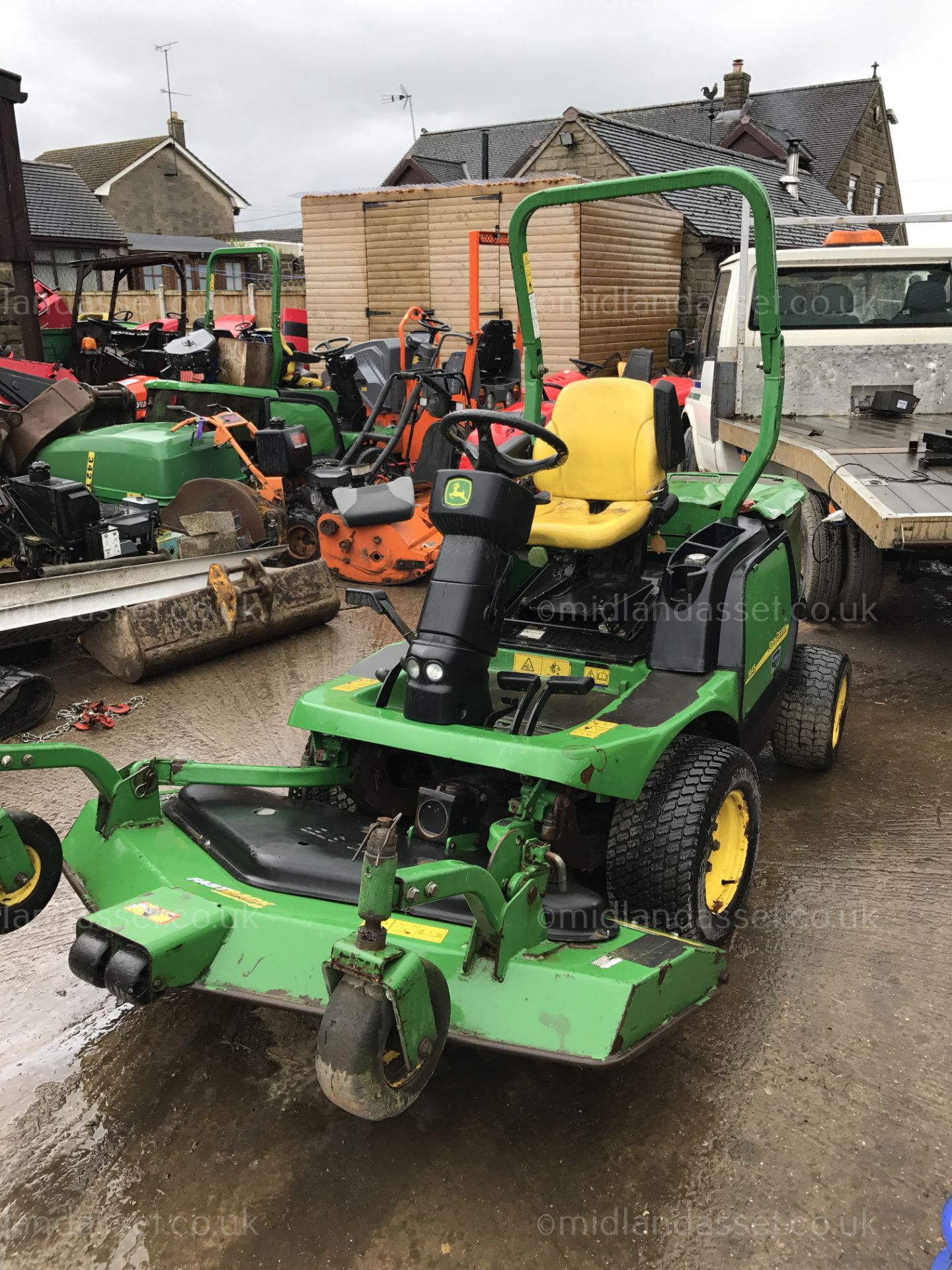 DS - 2008 JOHN DEERE FASTBAC RIDE ON MOWER   YEAR OF MANUFACTURE: 2008 MODEL: 1565 TOTAL PERMISSABLE - Image 2 of 9