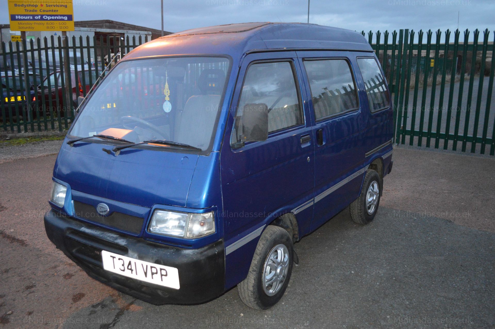 1999/T REG DAIHATSU HI-JET 1300 16V VAN *NO VAT*   DATE OF REGISTRATION: 15th JUNE 1999 MOT: 8th - Image 3 of 12