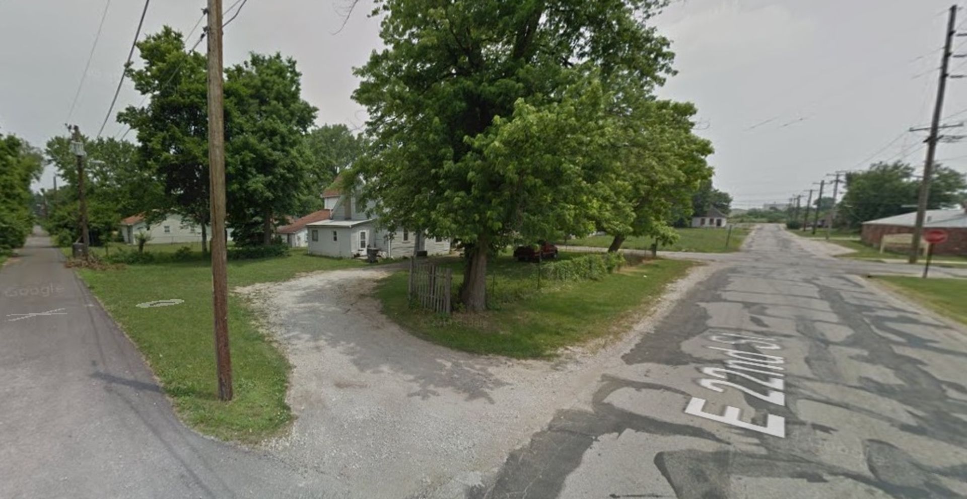 2202 SHELDON ST, INDIANAPOLIS, INDIANA 46218   NICE RESIDENTIAL PLOT OF LAND WITH MATURE TREES! GOOD - Image 4 of 12