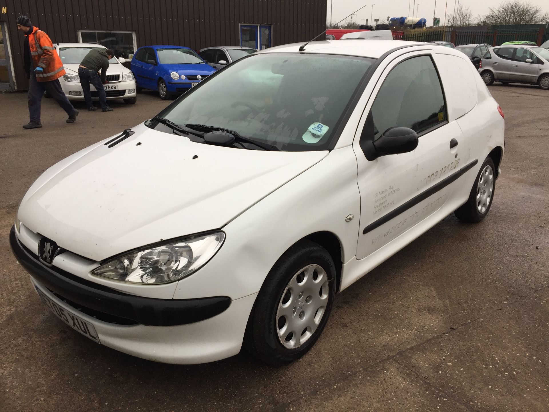 2005/05 REG PEUGEOT 206 HDI, 5 SPEED MANUAL, SHOWING 1 OWNER FROM NEW *NO VAT*   DATE OF - Image 2 of 16