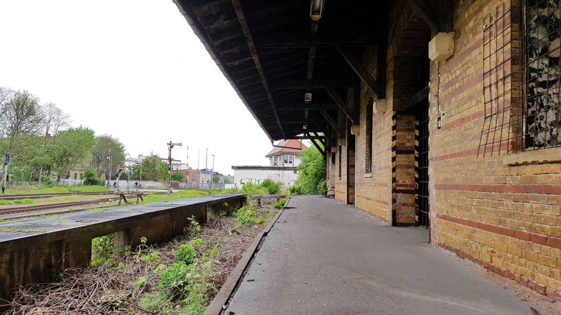 RESERVE MET! Former goods station & platform + 1,900 sqm land - Bernburg. Ex DB (Deutsche Bahn) - Image 6 of 34