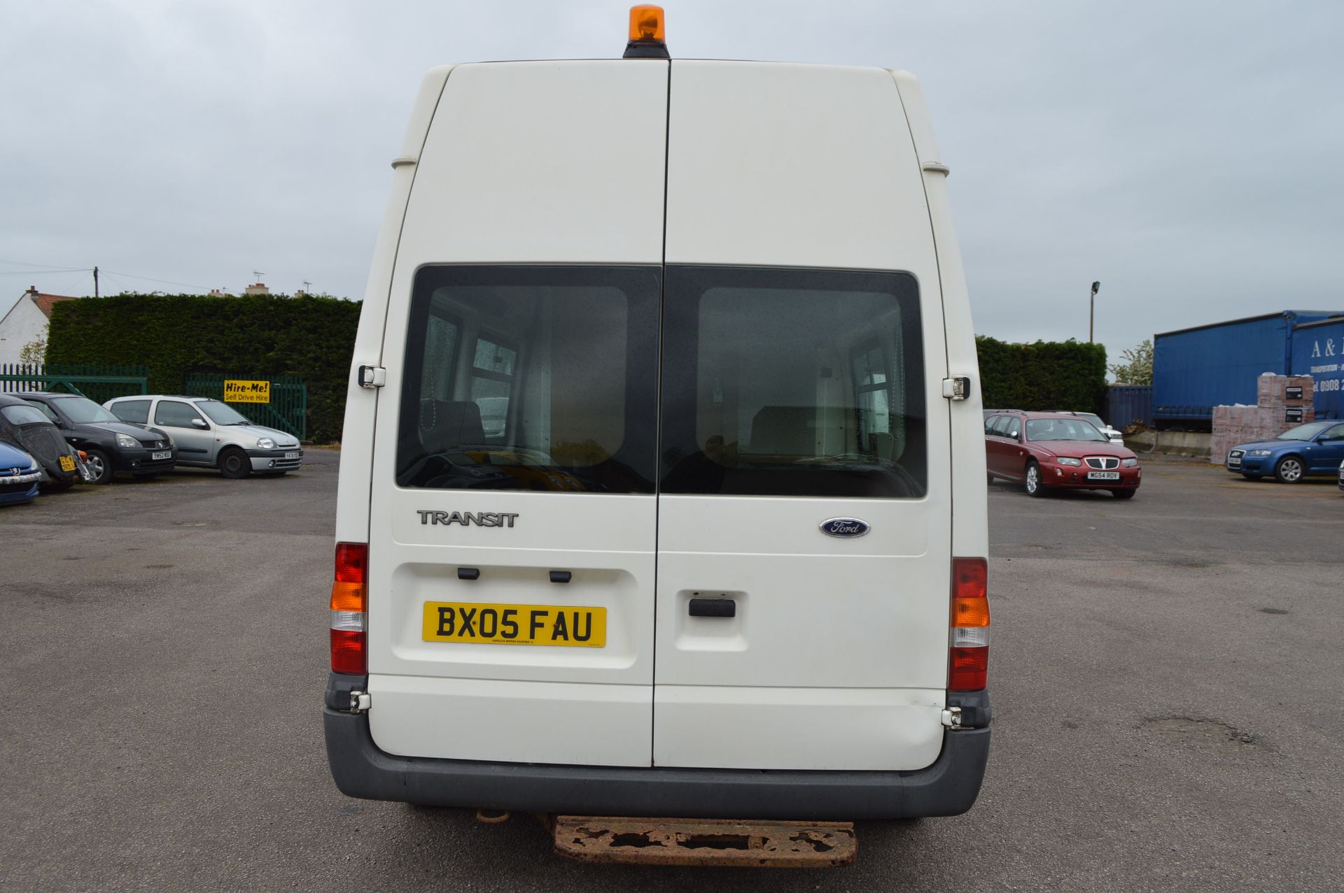 2005/05 REG FORD TRANSIT 300 MWB PANEL VAN, SHOWING 1 OWNER   DATE OF REGISTRATION: 1ST MAY - Image 5 of 19