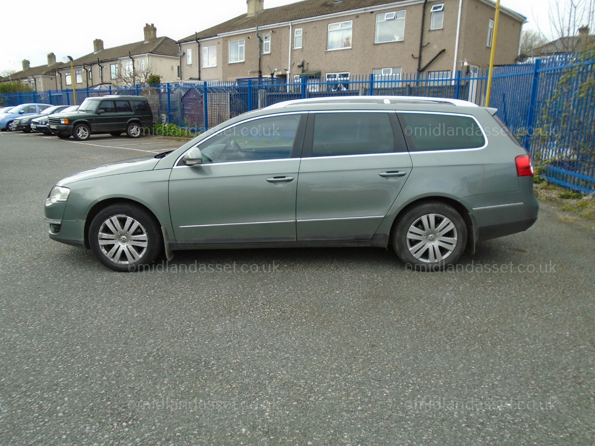 PG - 2006/56 REG VOLKSWAGEN PASSAT SEL TDI ESTATE   DATE OF REGISTRATION: 12th DECEMBER 2006 MOT: - Image 8 of 11