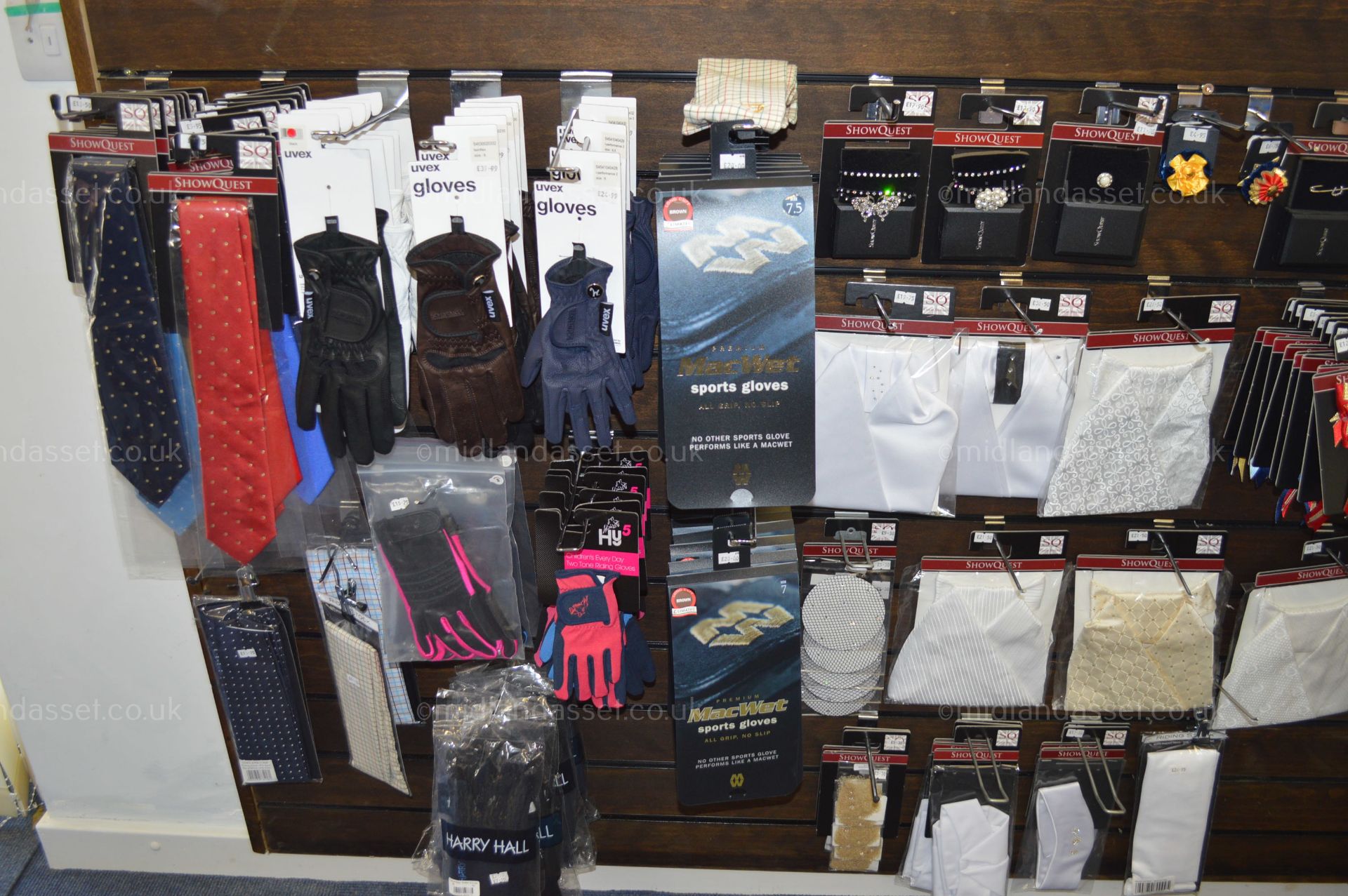 ENTIRE CONTENTS OF AN EQUESTRIAN SHOP - Image 41 of 66