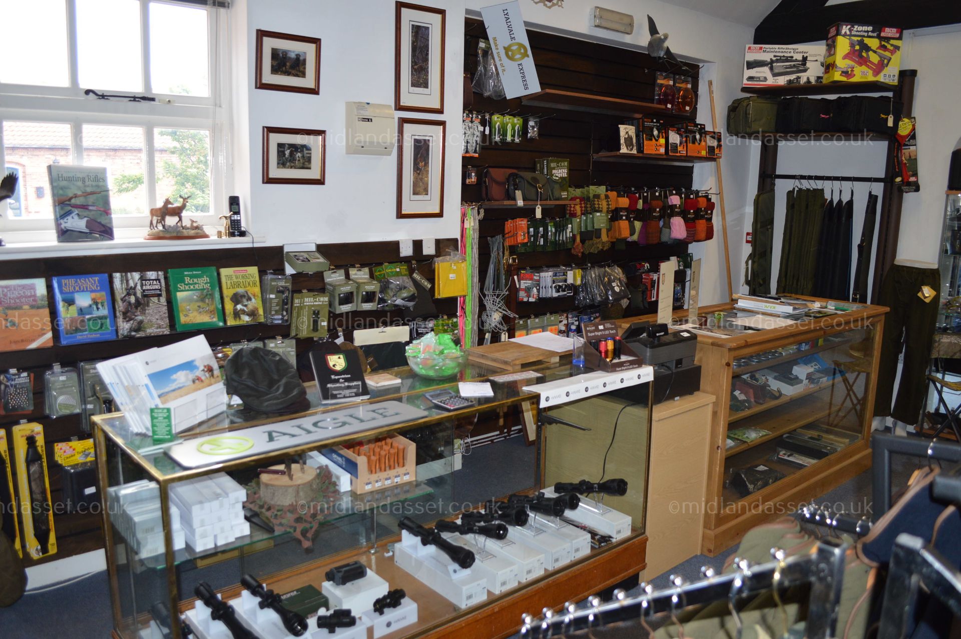 ENTIRE CONTENTS OF AN EQUESTRIAN SHOP - Image 8 of 66