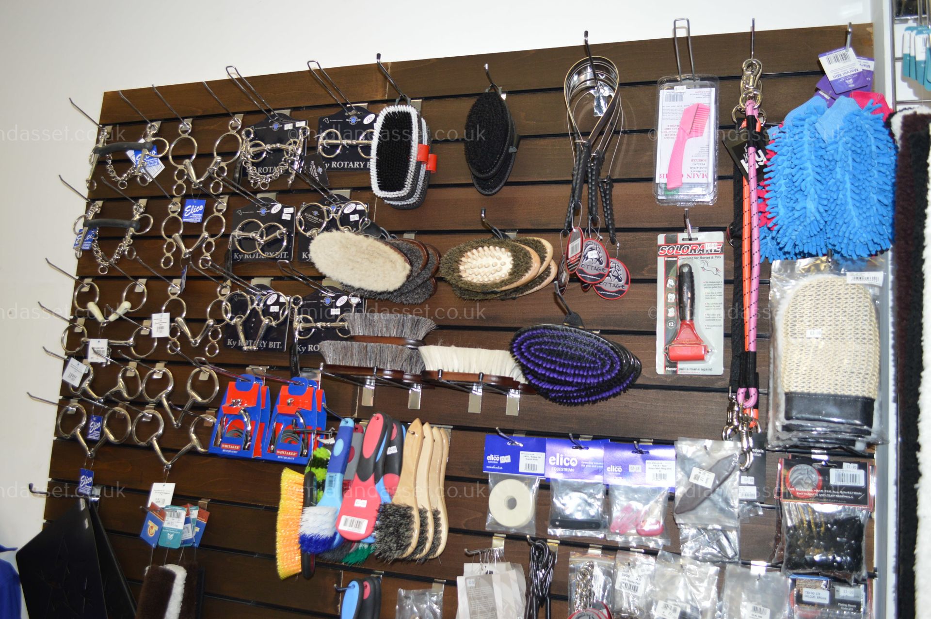 ENTIRE CONTENTS OF AN EQUESTRIAN SHOP - Image 36 of 66