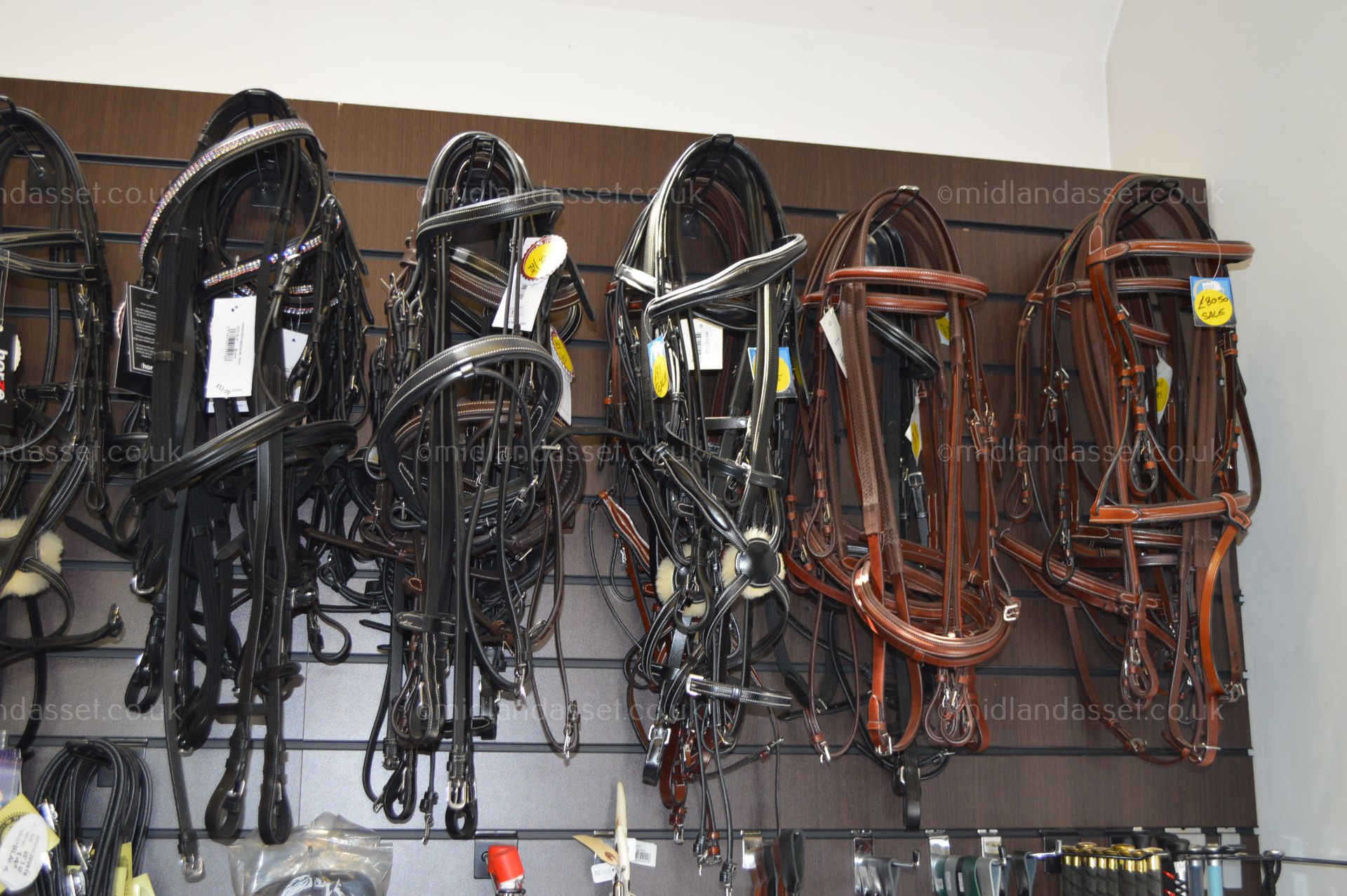 ENTIRE CONTENTS OF AN EQUESTRIAN SHOP - Image 32 of 66
