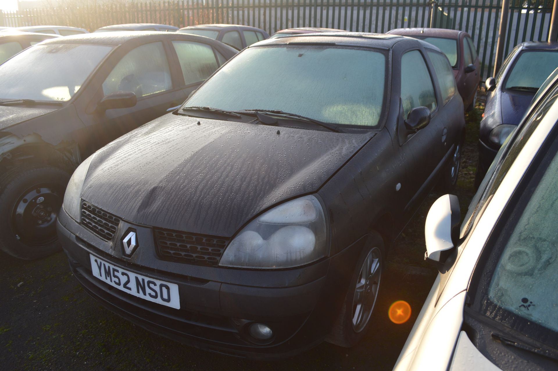 2003/52 REG RENAULT CLIO DYNAMIQUE - SELLING AS SPARES / REPAIRS *NO VAT*   DATE OF REGISTRATION: - Image 3 of 12