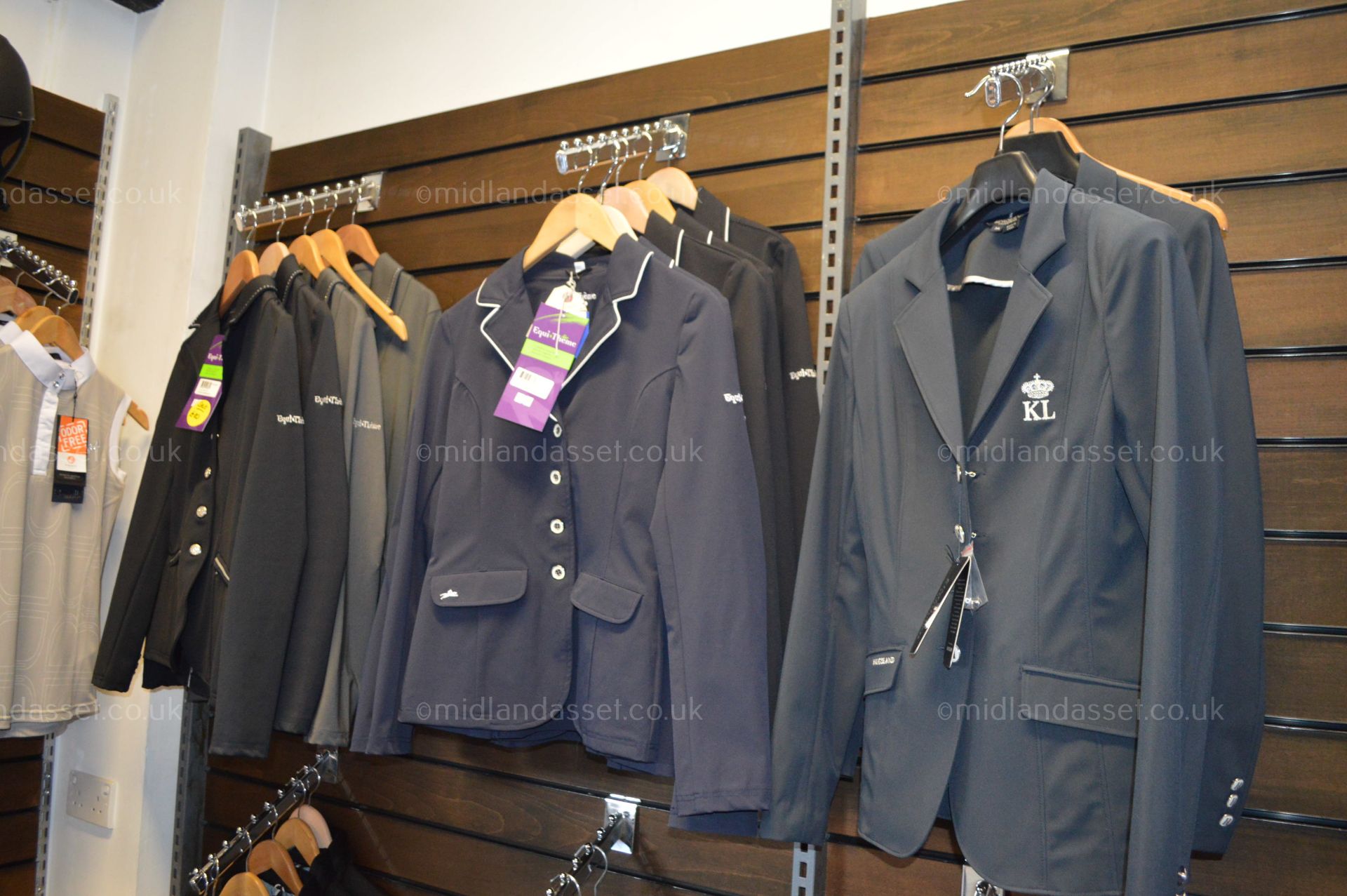 ENTIRE CONTENTS OF AN EQUESTRIAN SHOP - Image 29 of 66