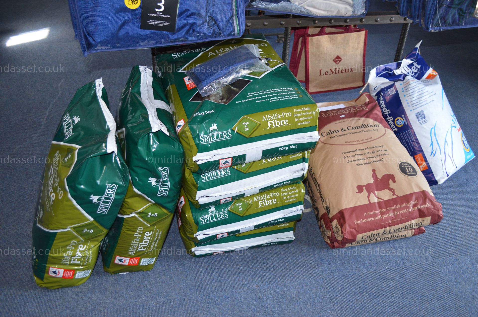 ENTIRE CONTENTS OF AN EQUESTRIAN SHOP - Image 60 of 66
