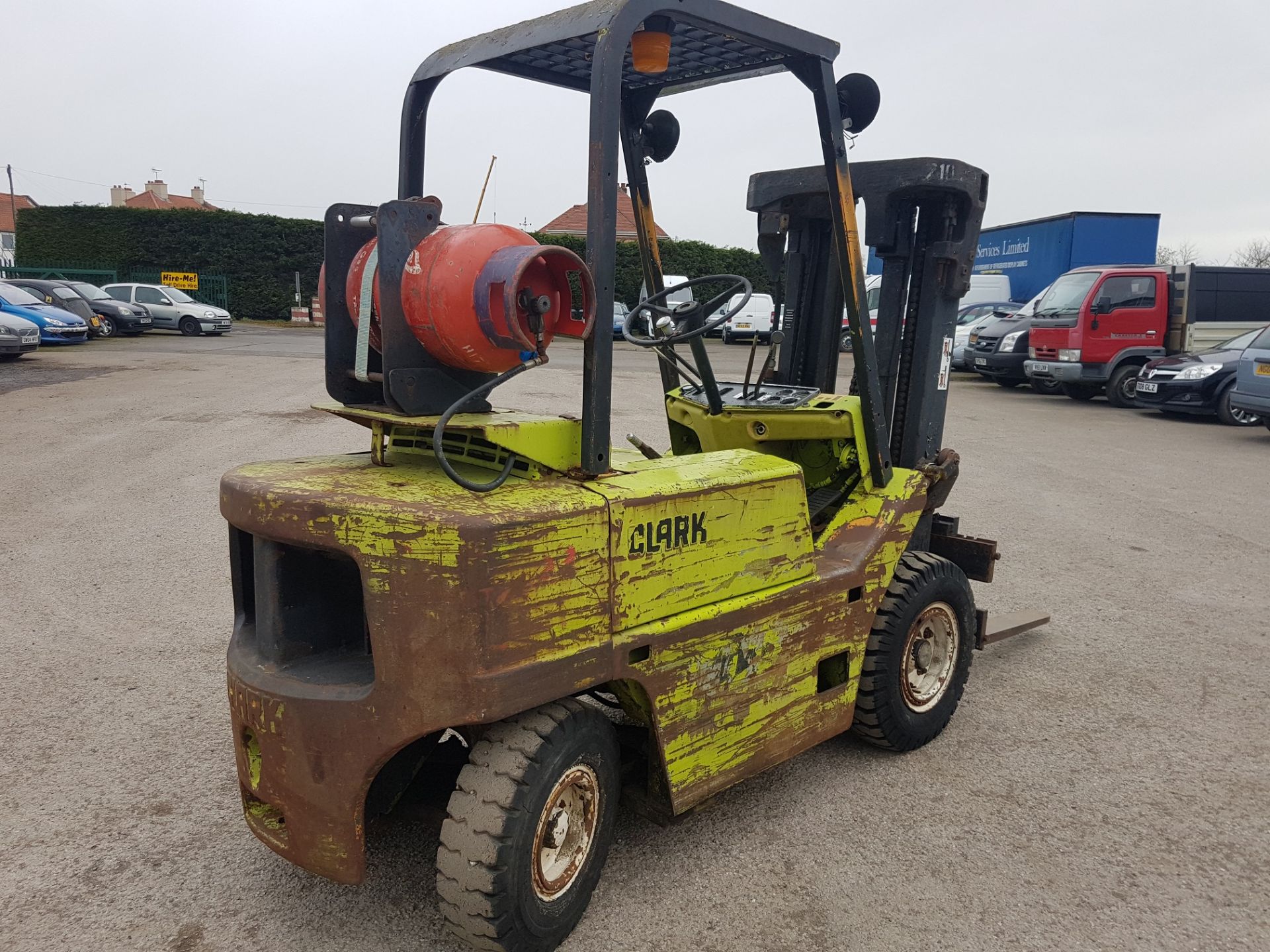 2.5 TONNE, CLARKE C500-Y50 GAS POWERED FORKLIFT, YEAR UNKNOWN    MAKE: CLARKE MODEL: C500Y50 YEAR: - Image 6 of 15