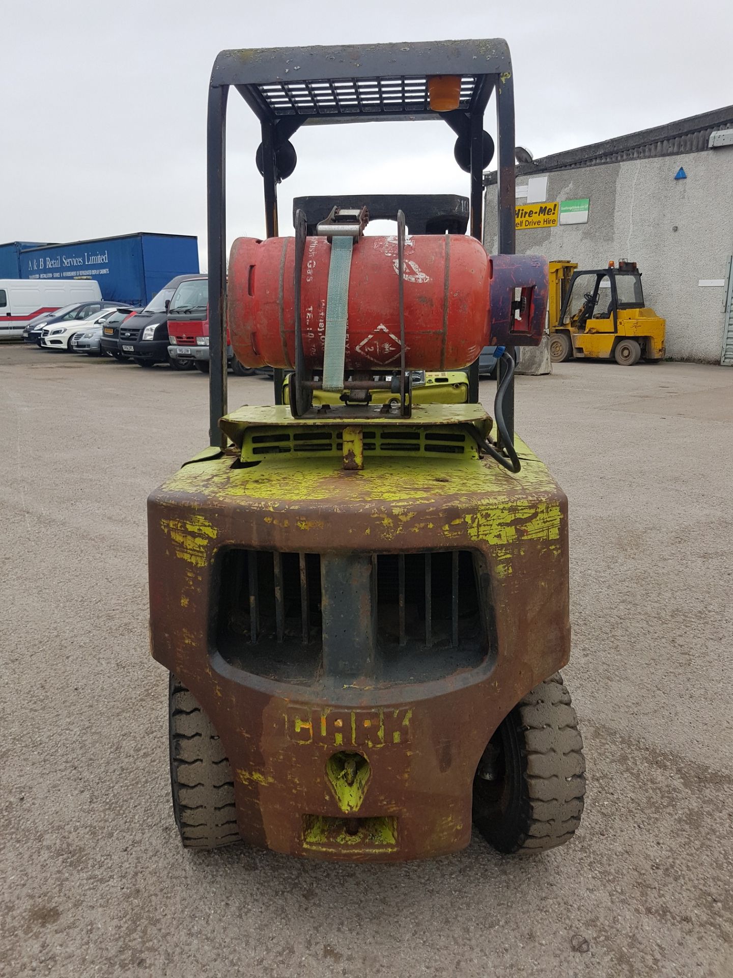 2.5 TONNE, CLARKE C500-Y50 GAS POWERED FORKLIFT, YEAR UNKNOWN    MAKE: CLARKE MODEL: C500Y50 YEAR: - Image 5 of 15