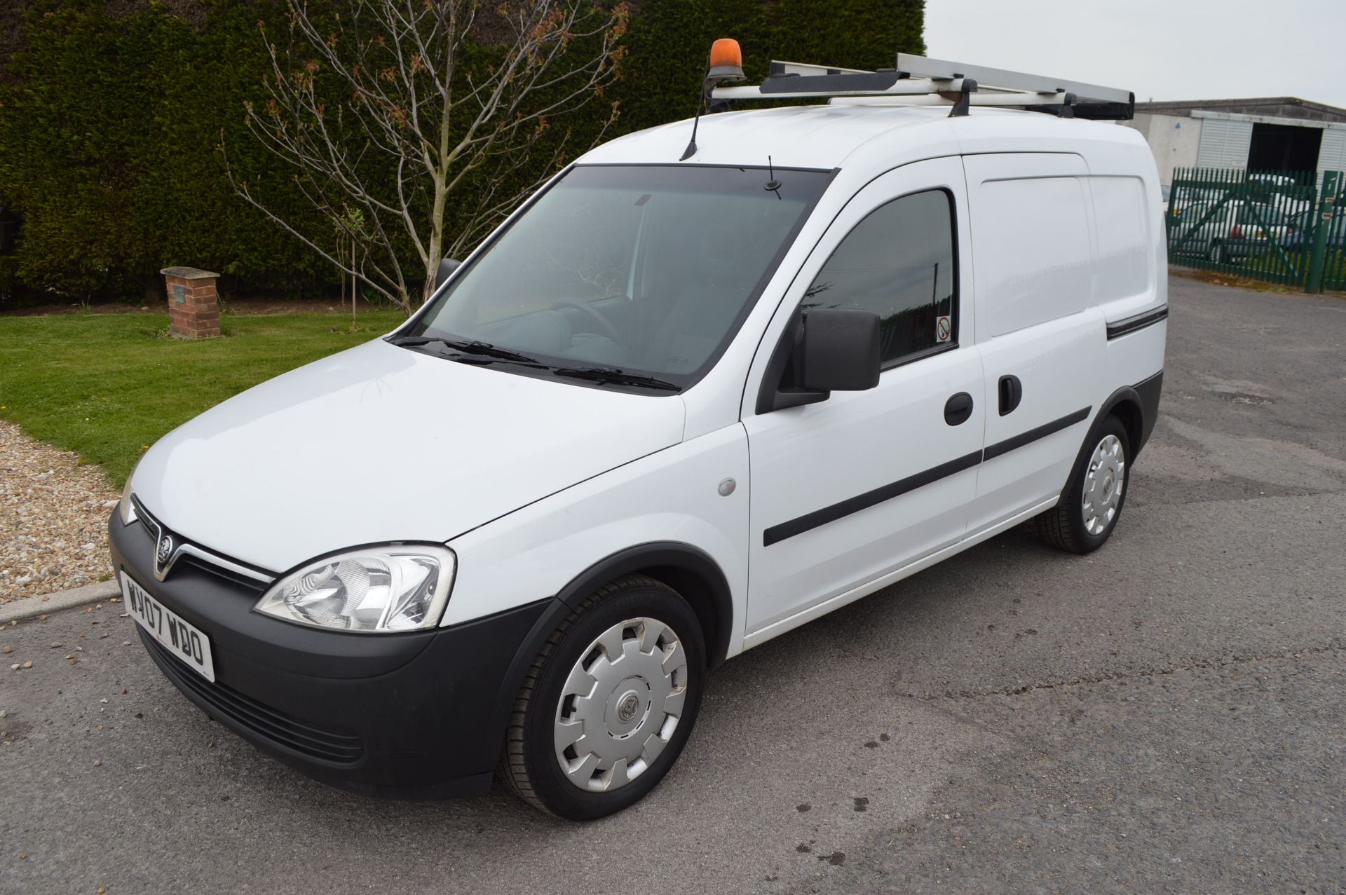 KB - 2007/07 REG VAUXHALL COMBO 2000 CDTI, SHOWING 1 OWNER   DATE OF REGISTRATION: 14TH MARCH 2007 - Image 3 of 17