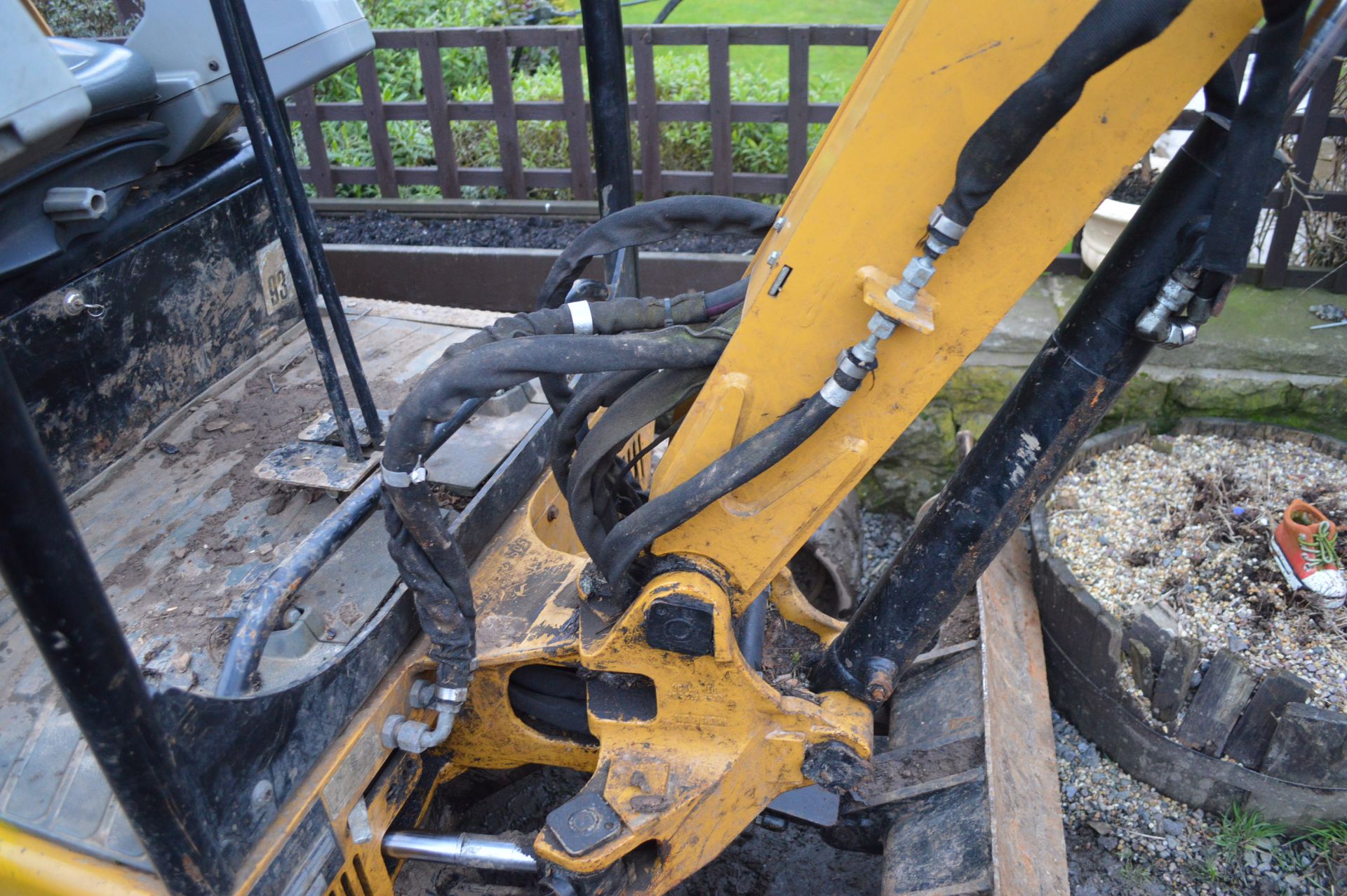 DS - 2010 CATERPILLAR 301.8C MINI DIGGER WITH 2X BUCKETS *PLUS VAT*   EXPANDING TRACKS GOOD - Image 4 of 9